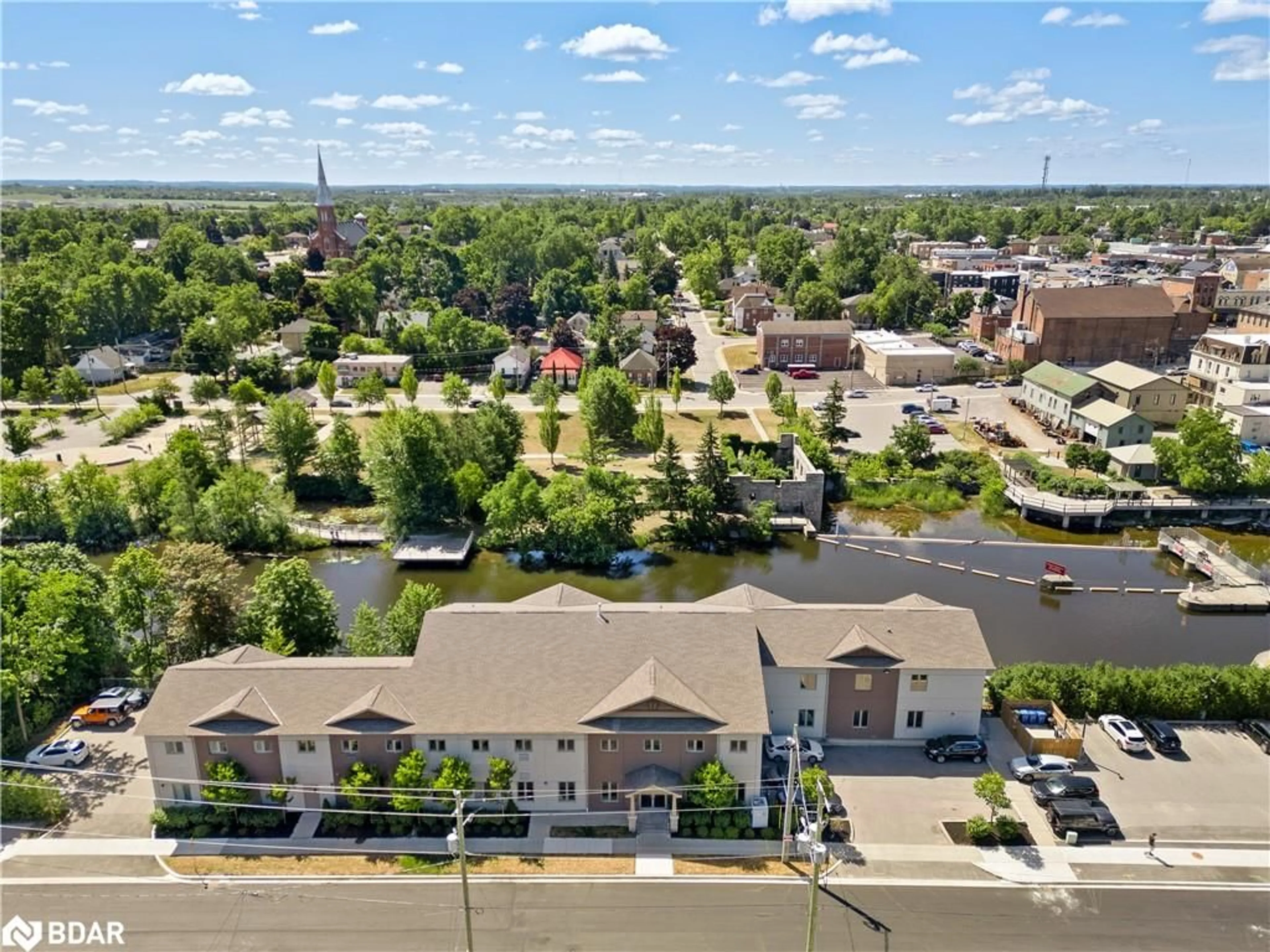 A pic from outside/outdoor area/front of a property/back of a property/a pic from drone, unknown for 25 King St #102, Lindsay Ontario K9V 1C4