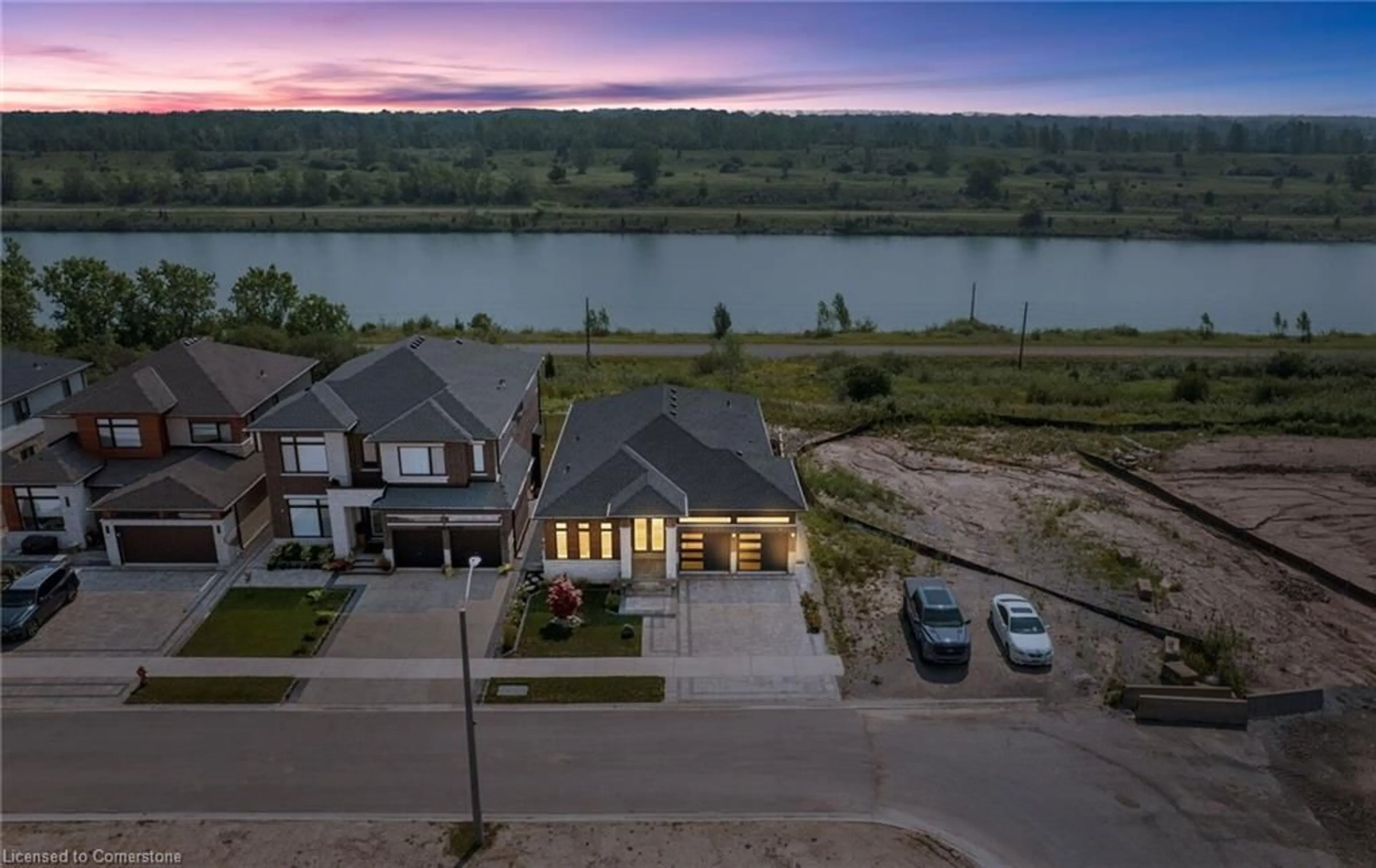 A pic from outside/outdoor area/front of a property/back of a property/a pic from drone, water/lake/river/ocean view for 296 Shoreview Dr, Welland Ontario L3B 0H3