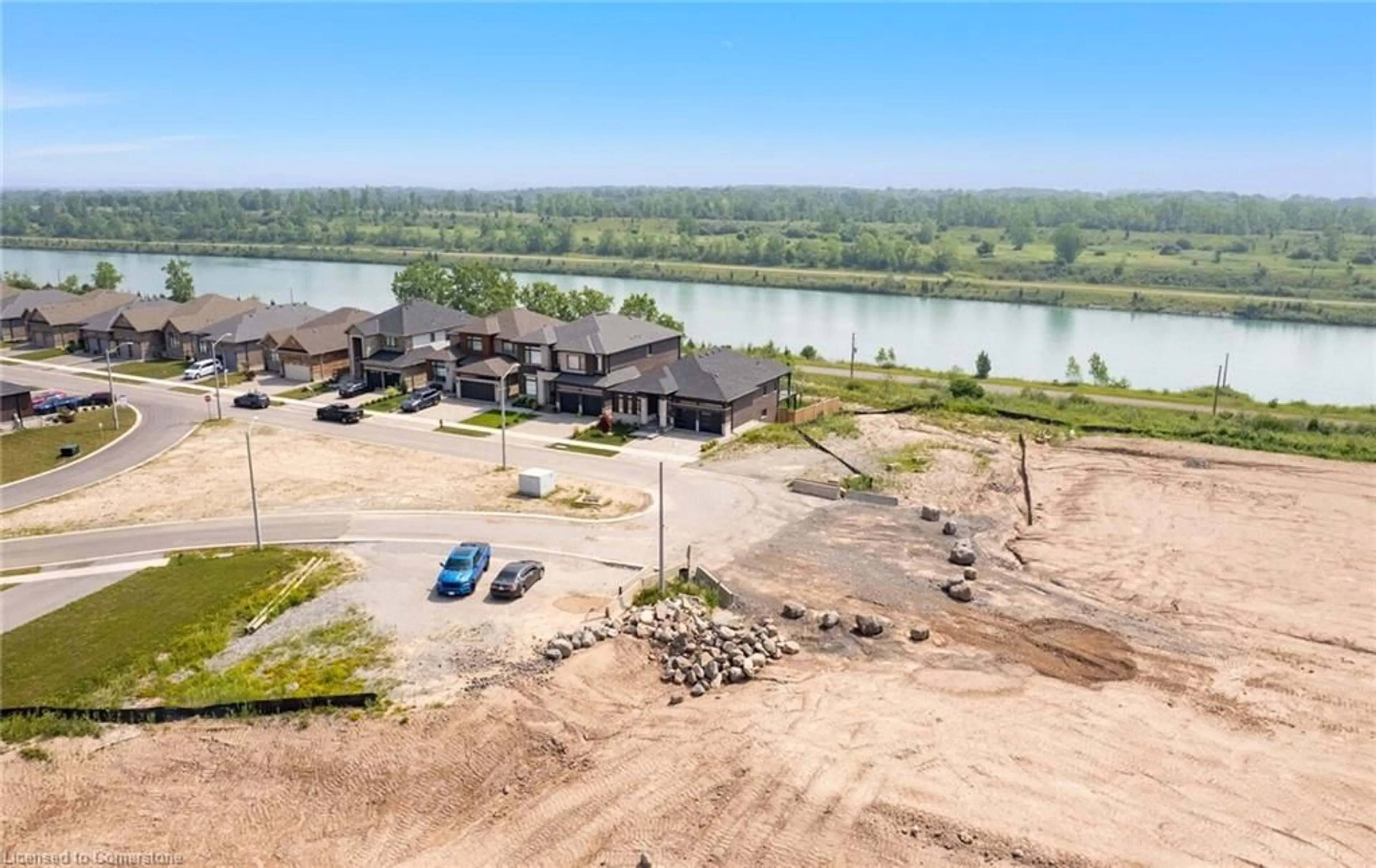 A pic from outside/outdoor area/front of a property/back of a property/a pic from drone, water/lake/river/ocean view for 296 Shoreview Dr, Welland Ontario L3B 0H3