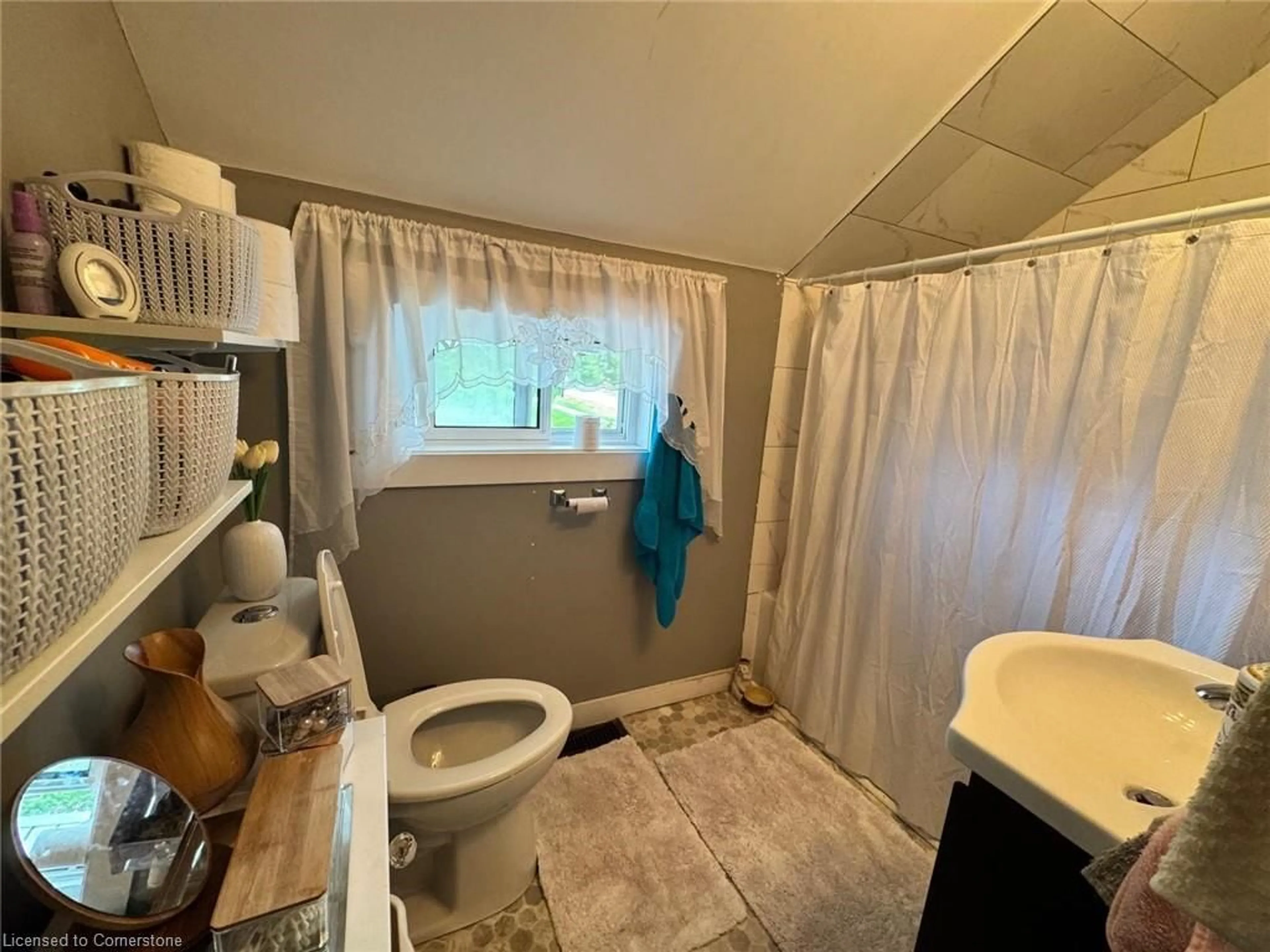 Standard bathroom, unknown for 328 Centre St, Oshawa Ontario L1H 4B5