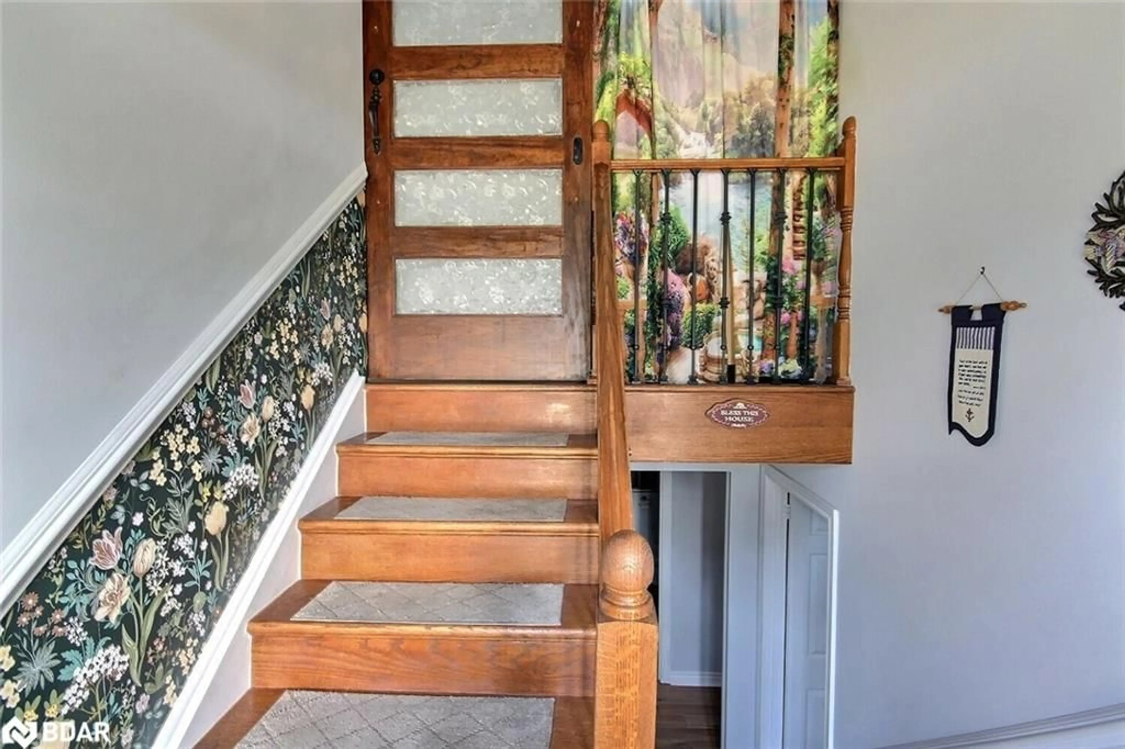 Stairs for 65 O'neil Cres, Trenton Ontario K8V 5Y5