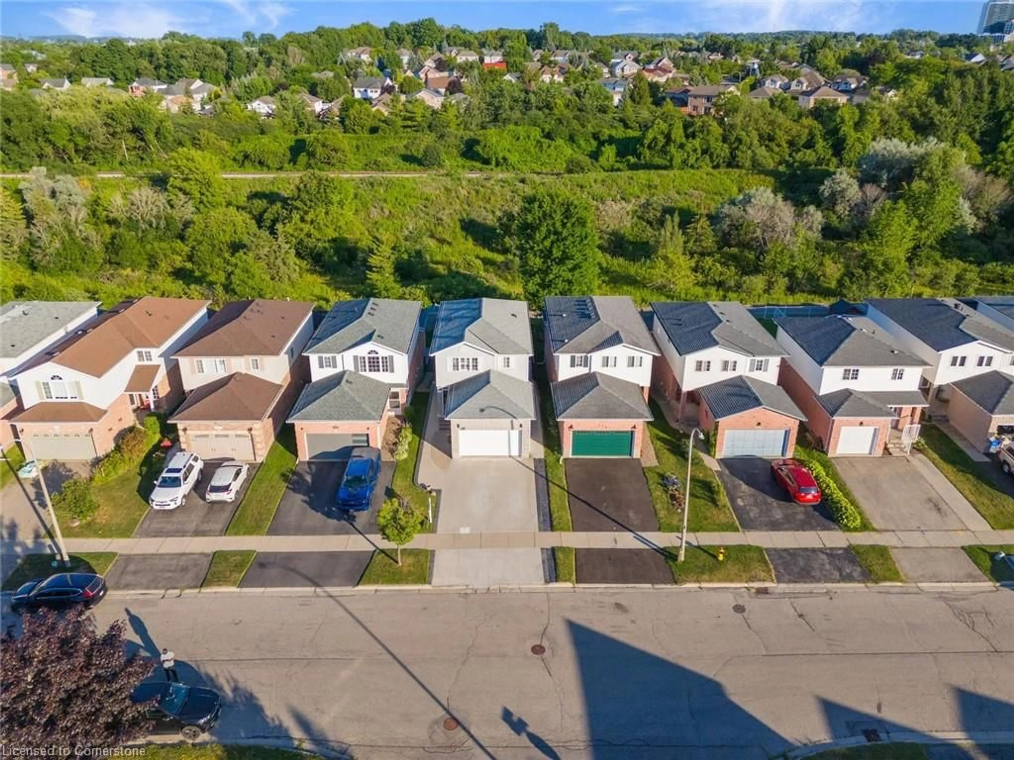 A pic from outside/outdoor area/front of a property/back of a property/a pic from drone, street for 171 Resurrection Dr, Kitchener Ontario N2N 3H1