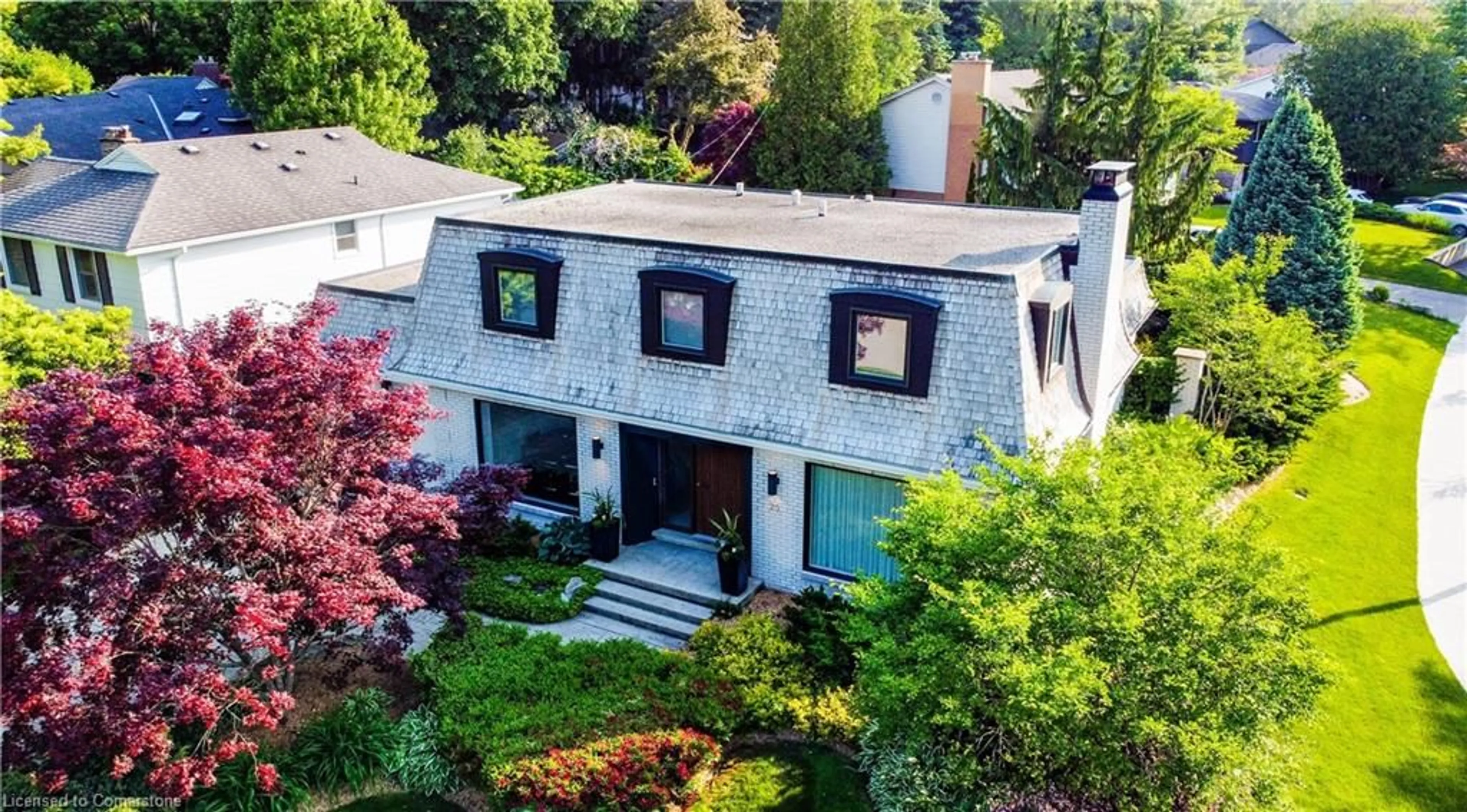 A pic from outside/outdoor area/front of a property/back of a property/a pic from drone, street for 75 Somerset Cres, Waterloo Ontario N2L 1N1