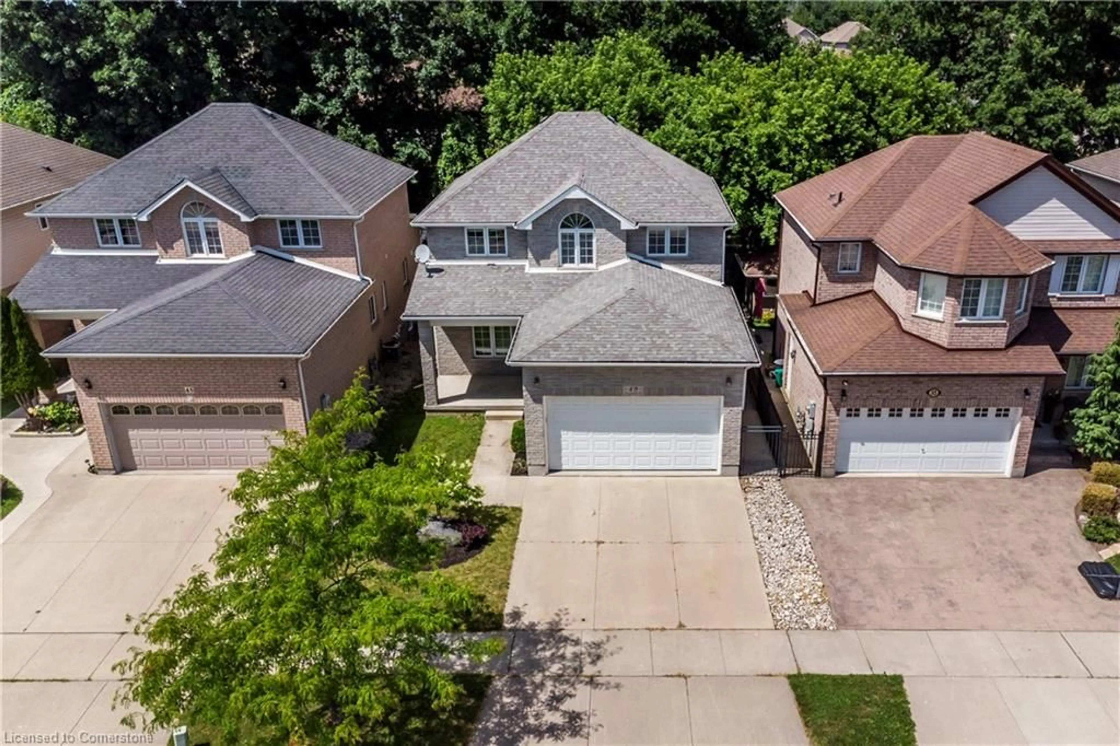 A pic from outside/outdoor area/front of a property/back of a property/a pic from drone, street for 49 Fitzgerald Dr, Cambridge Ontario N1T 0B2