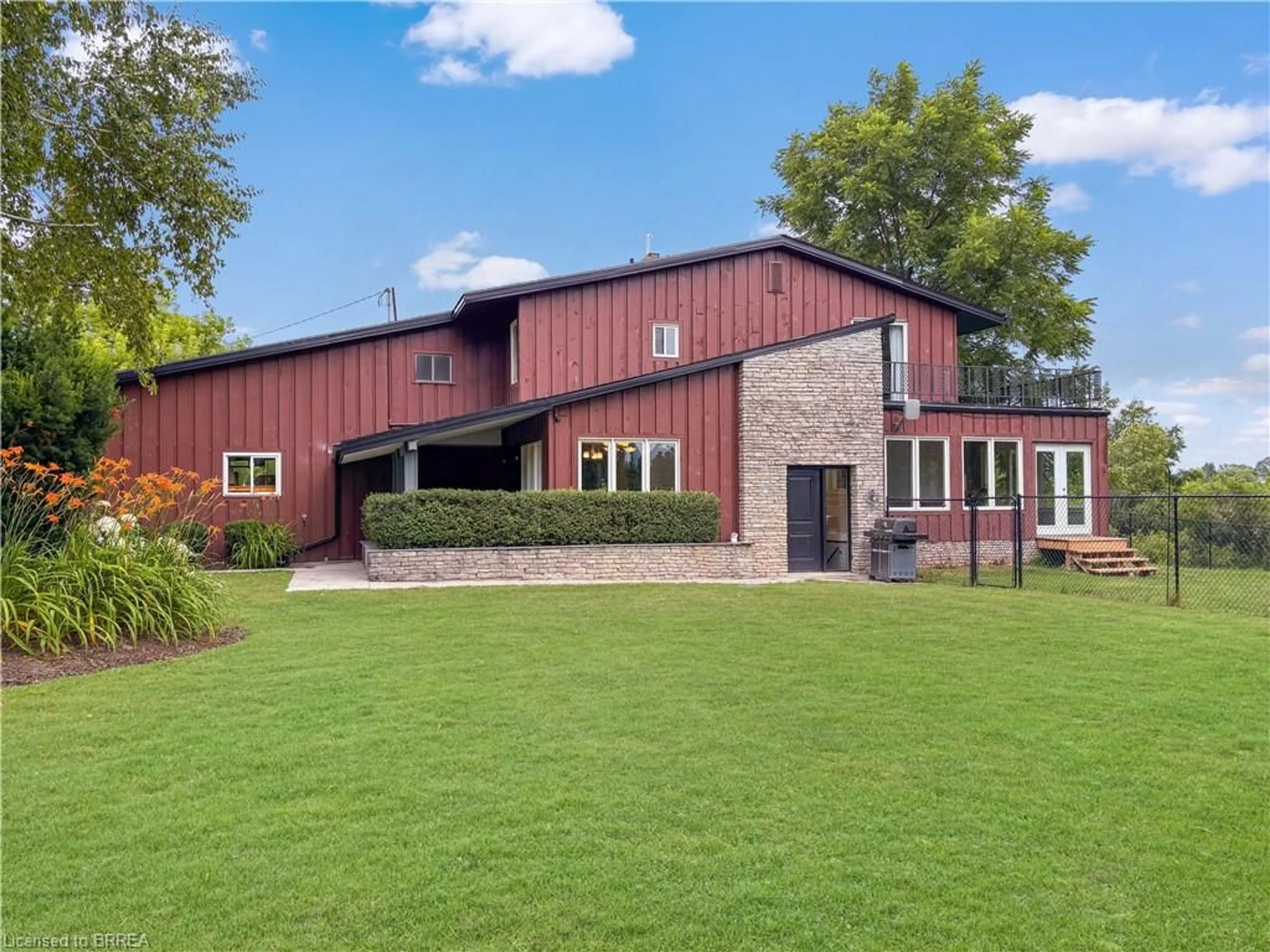 Home with brick exterior material, building for 138 Cockshutt Rd, Brantford Ontario N3T 5L6