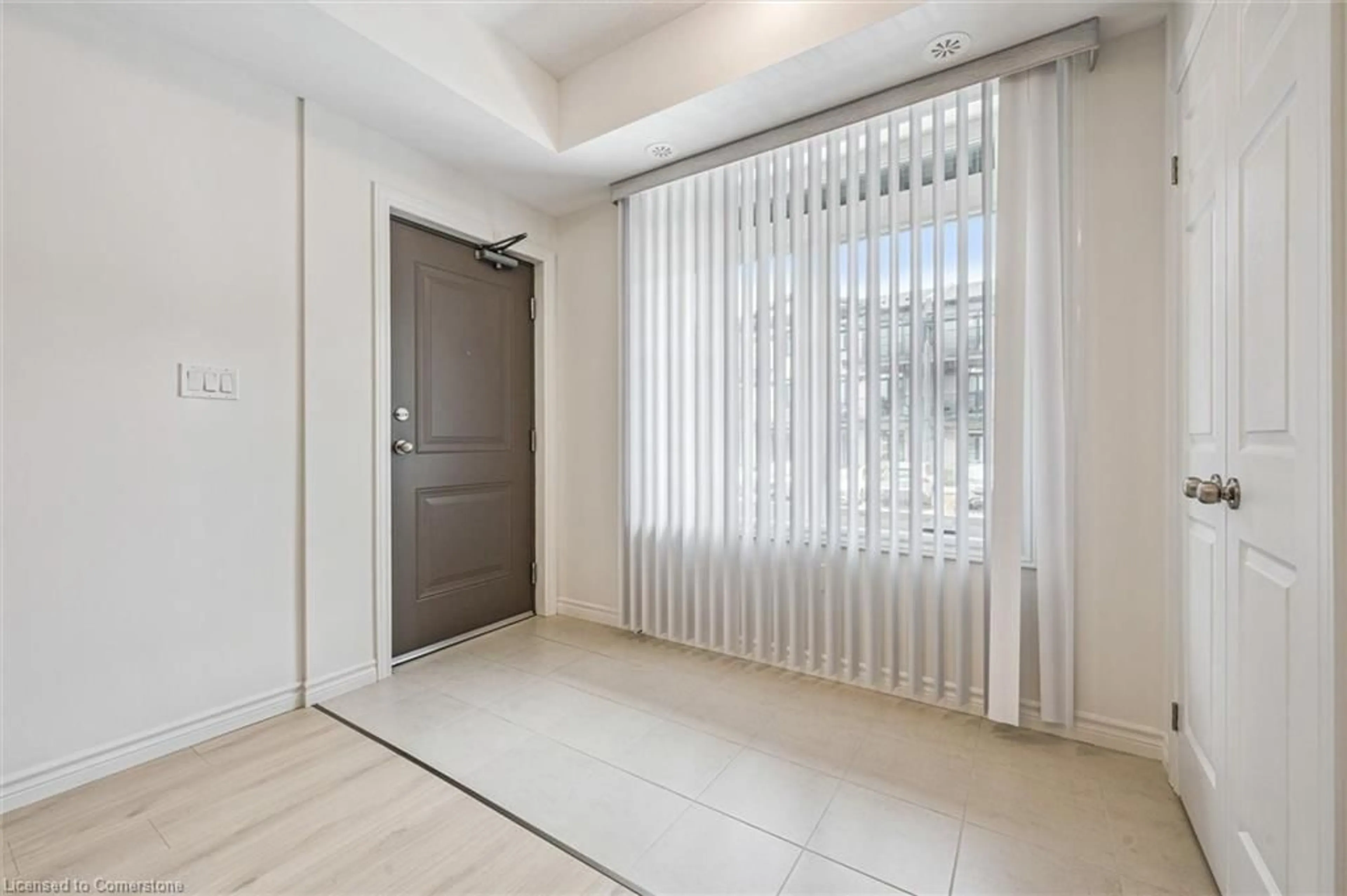 Indoor foyer for 51 Lomond Lane, Kitchener Ontario N2R 0T6