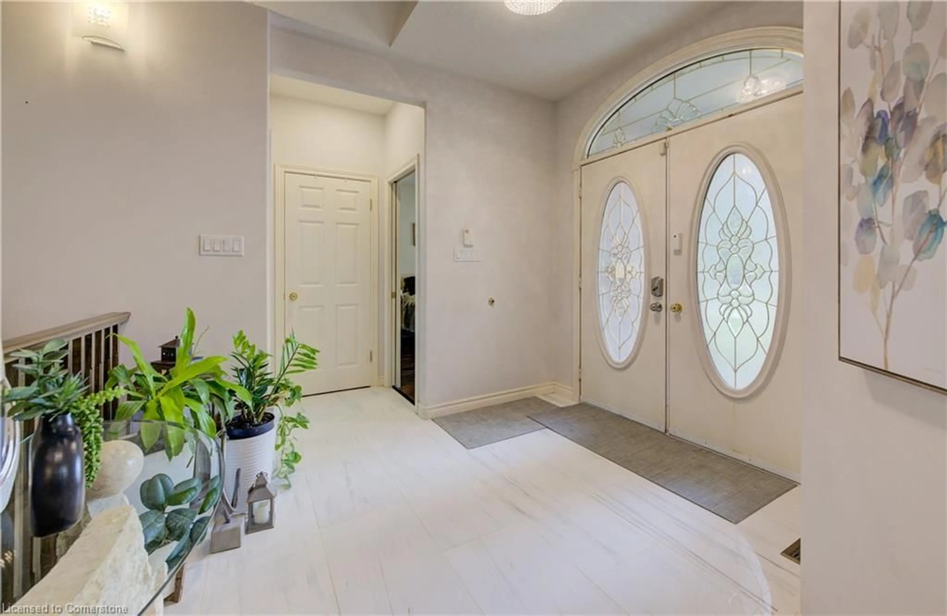 Indoor entryway for 444 Old Oak Dr, Waterloo Ontario N2T 2V8