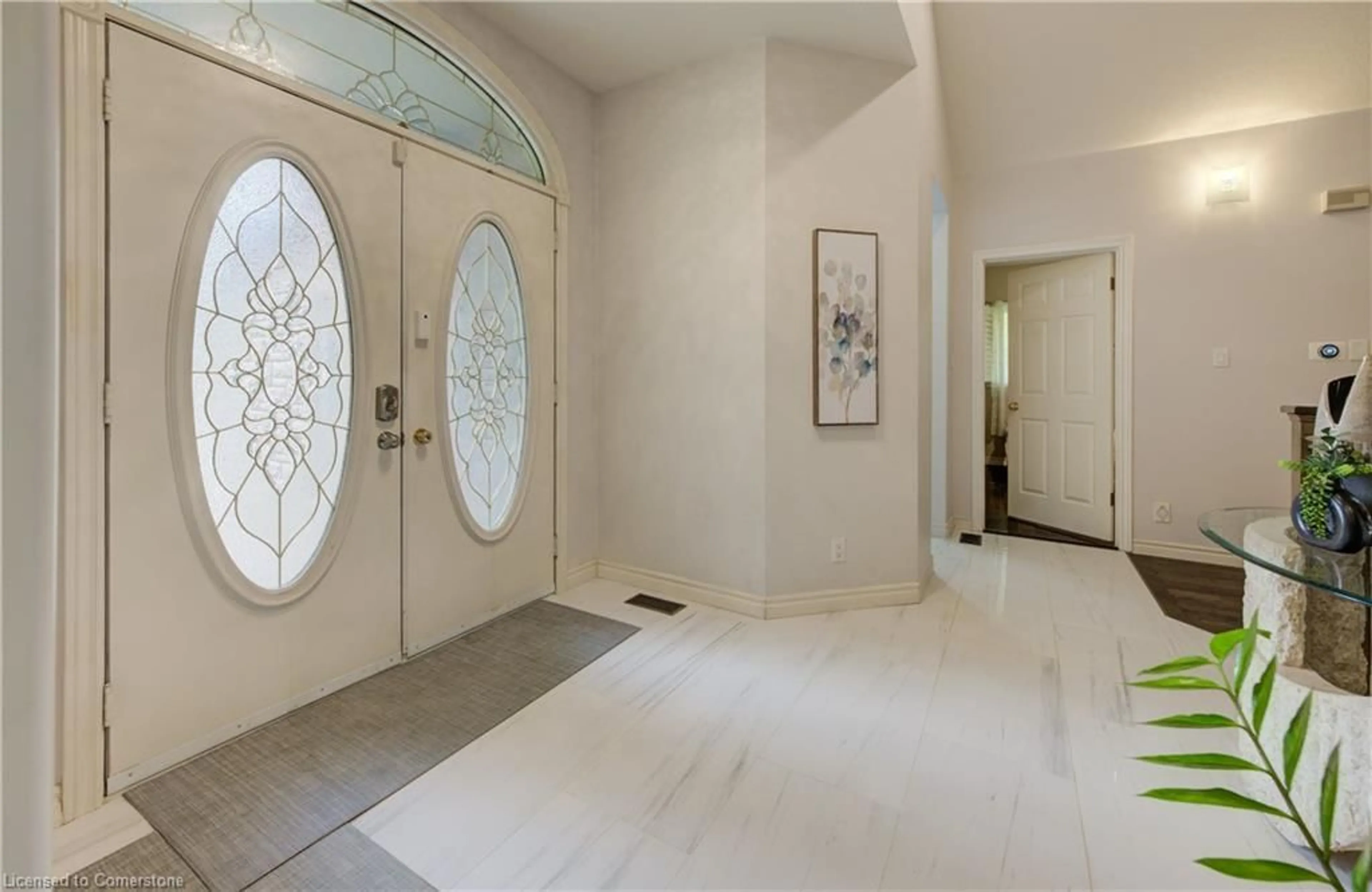 Indoor foyer for 444 Old Oak Dr, Waterloo Ontario N2T 2V8