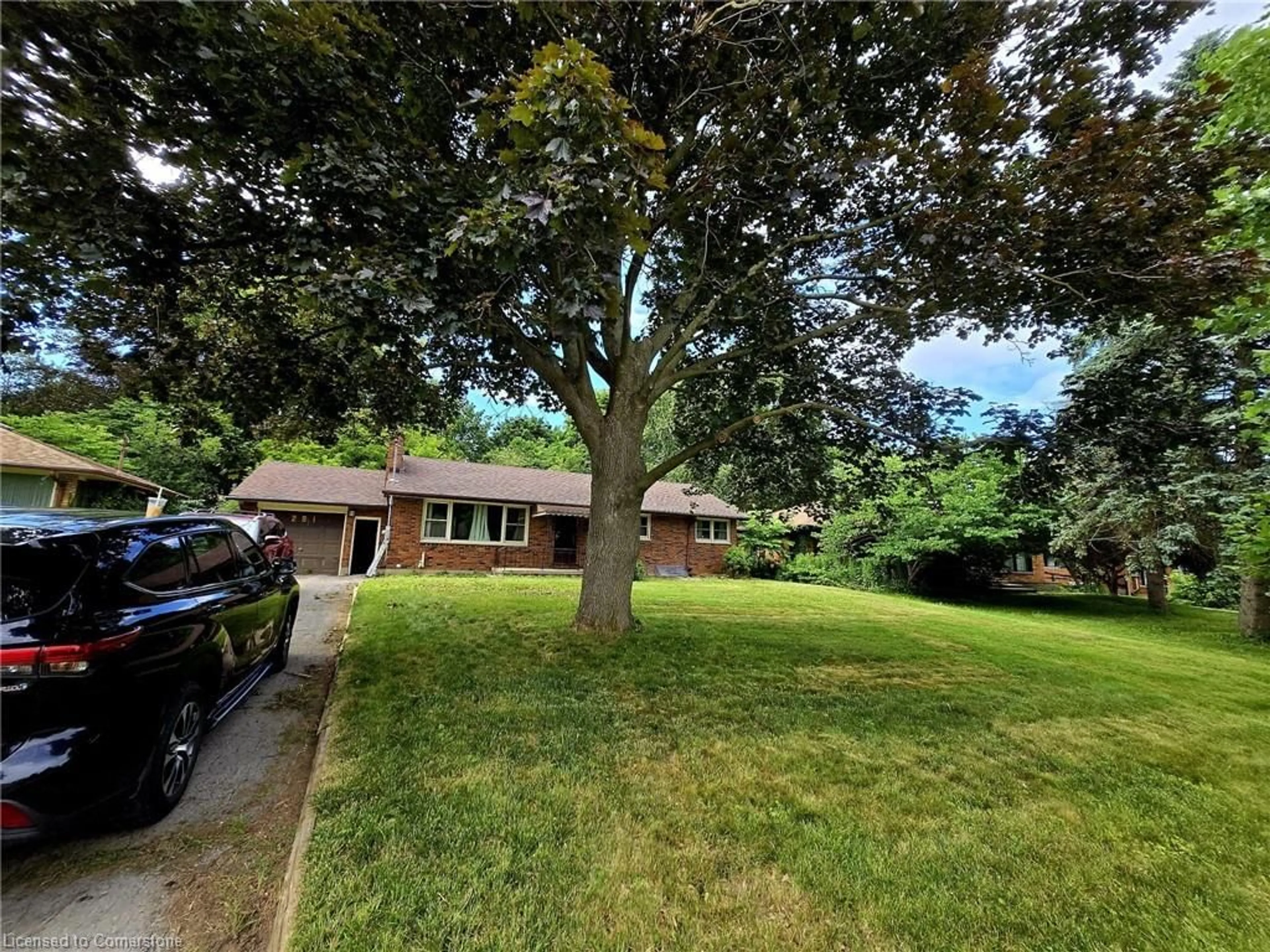 A pic from outside/outdoor area/front of a property/back of a property/a pic from drone, street for 291 Neville Dr, London Ontario N6G 1C2