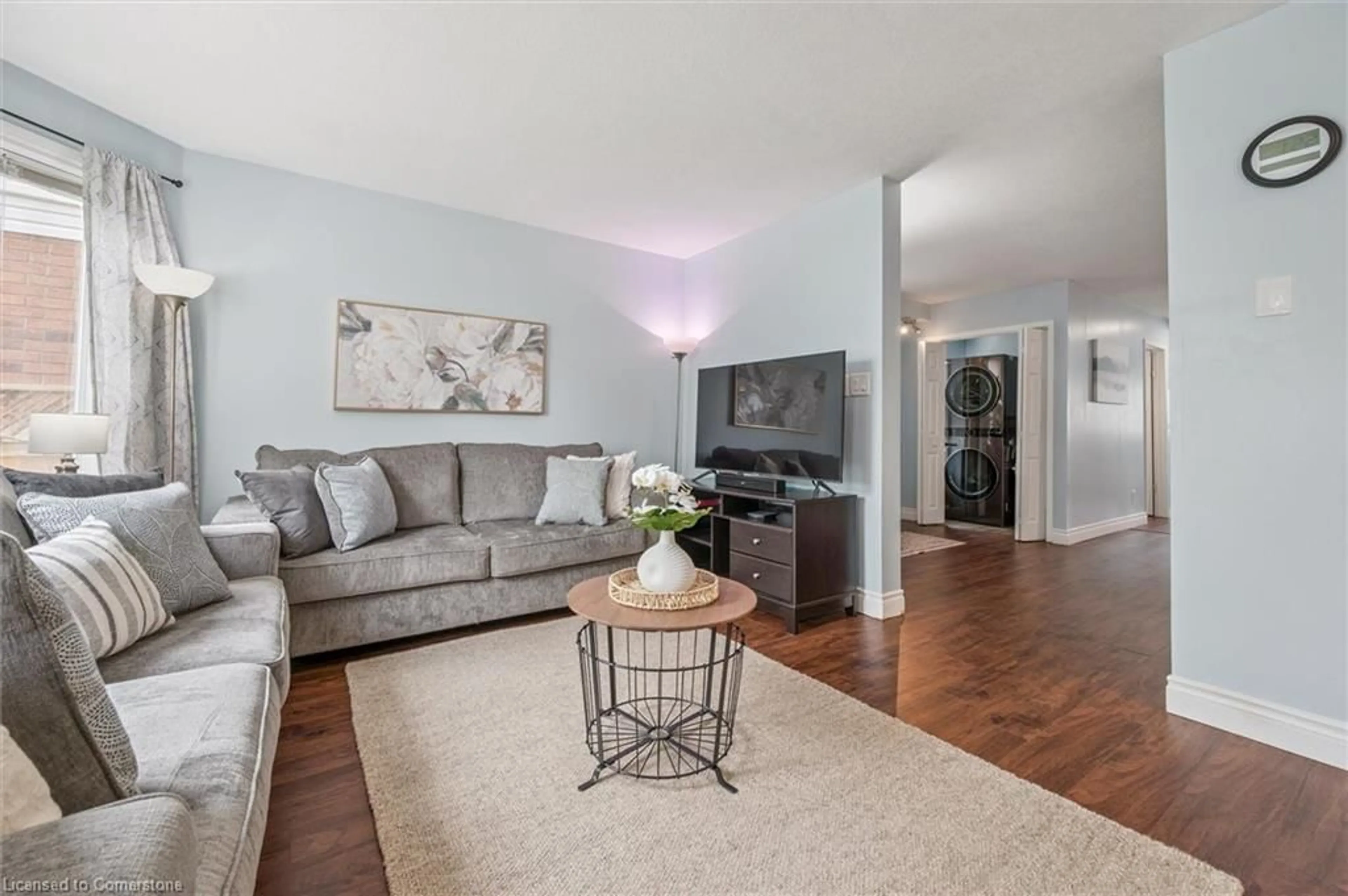 Living room with furniture, unknown for 224 Pineland Crt, Waterloo Ontario N2T 2S3