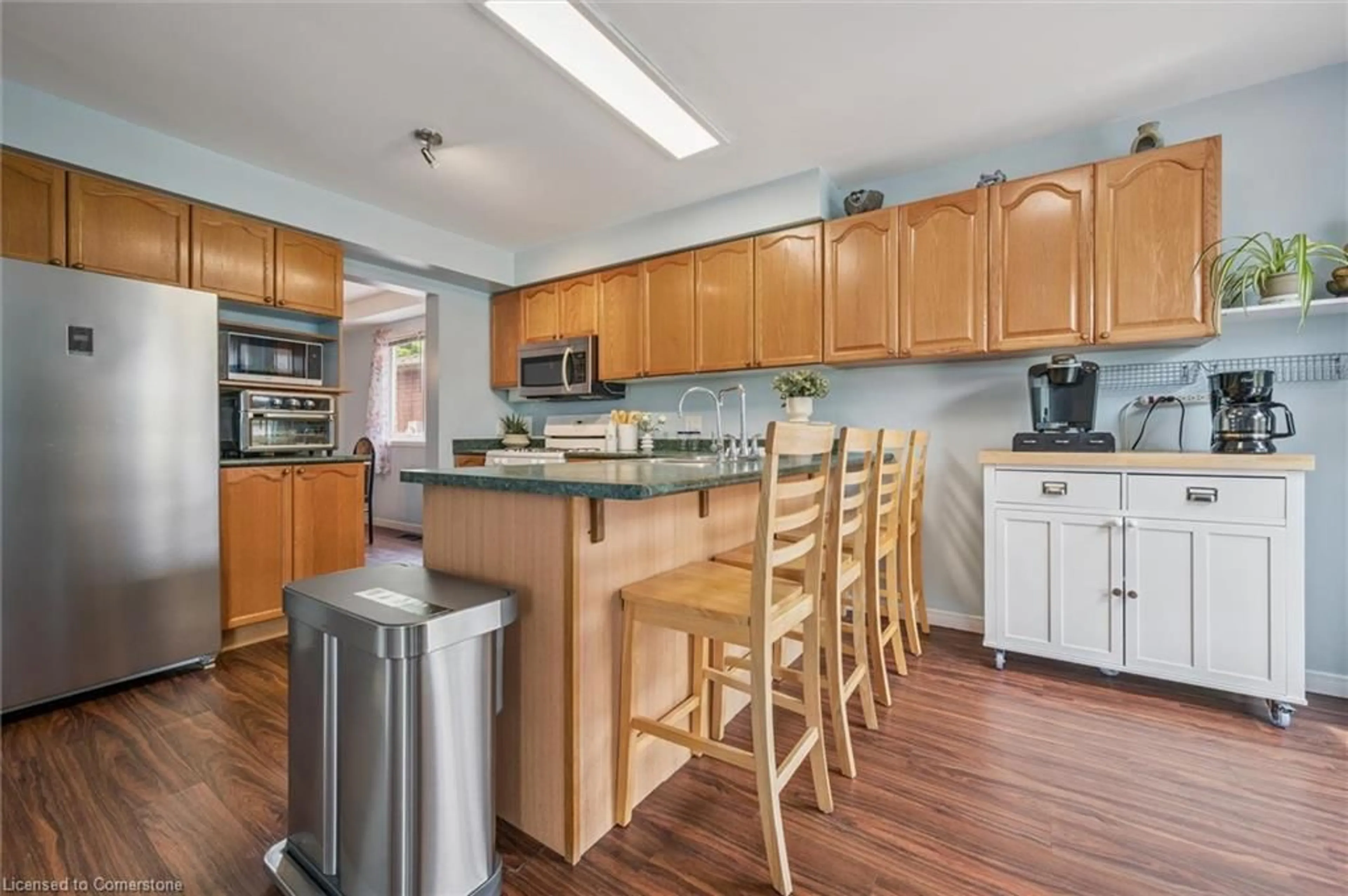Standard kitchen, unknown for 224 Pineland Crt, Waterloo Ontario N2T 2S3