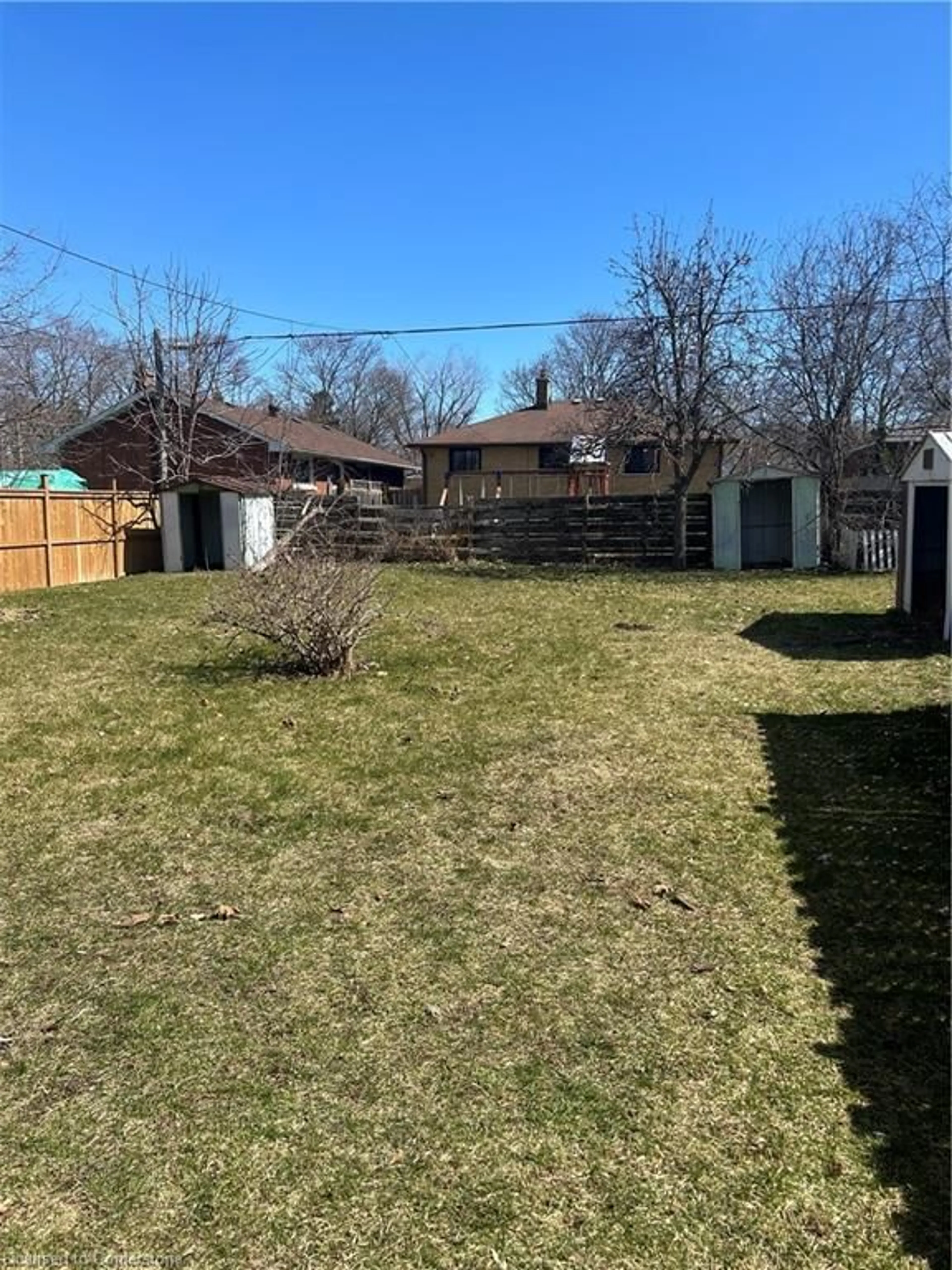 A pic from outside/outdoor area/front of a property/back of a property/a pic from drone, street for 95 Franklin St, Kitchener Ontario N2A 1Y1