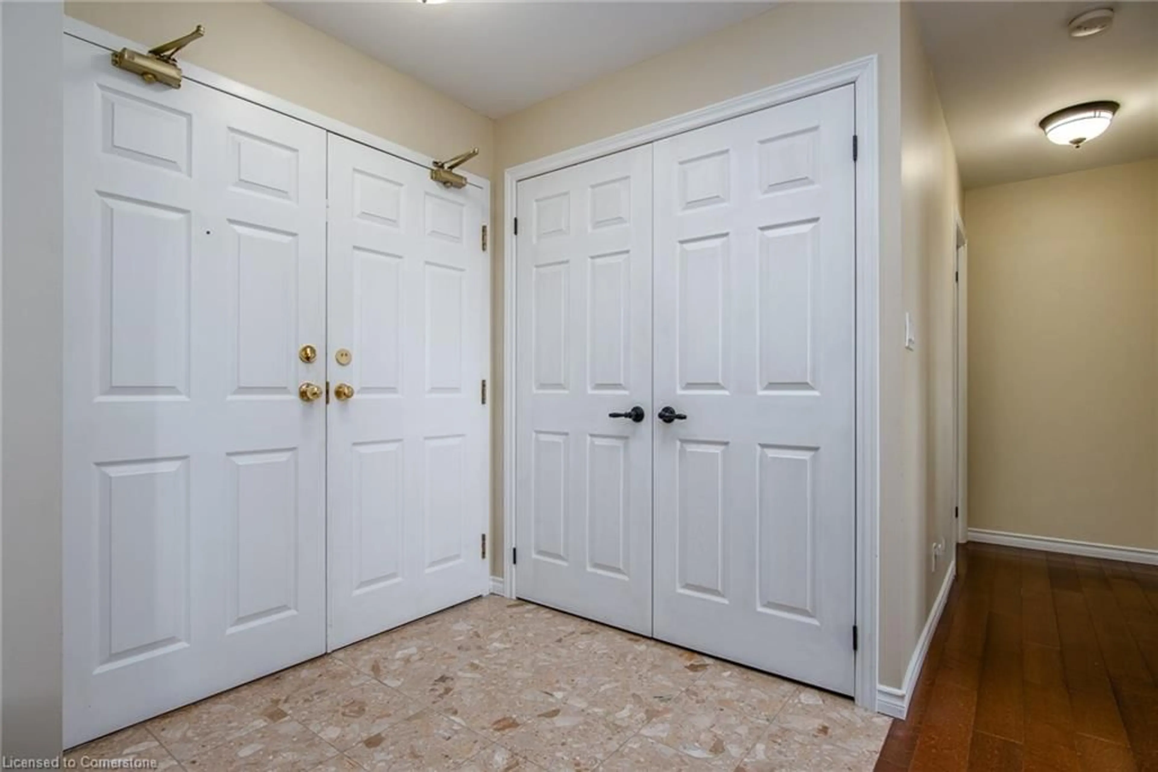 Indoor entryway for 3267 King St #604, Kitchener Ontario N2A 4A4