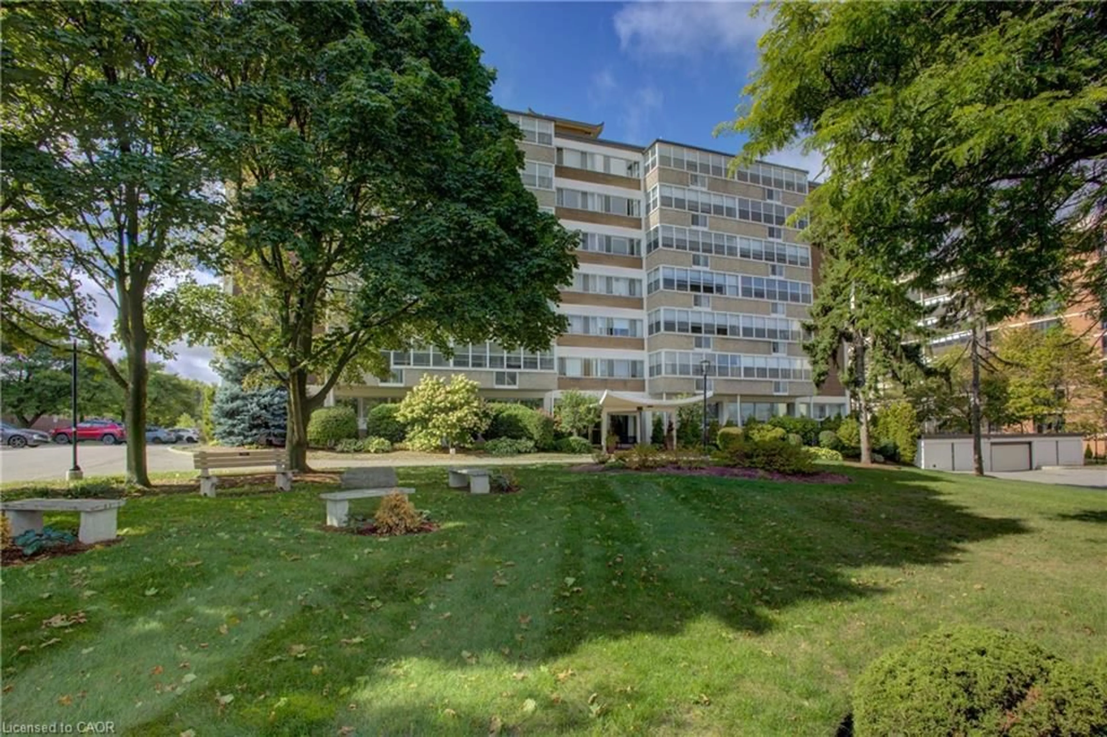 Patio, water/lake/river/ocean view for 45 Westmount Rd #103, Waterloo Ontario N2L 2R3