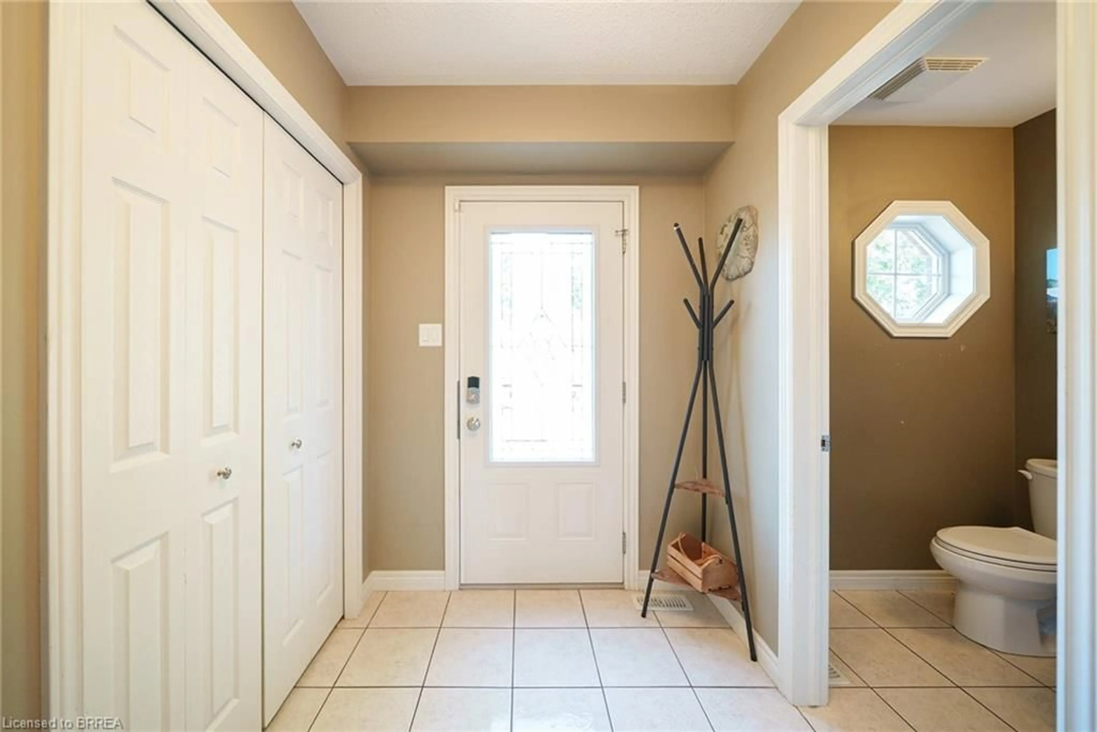 Indoor entryway for 23 Park Rd, Brantford Ontario N3S 6S7