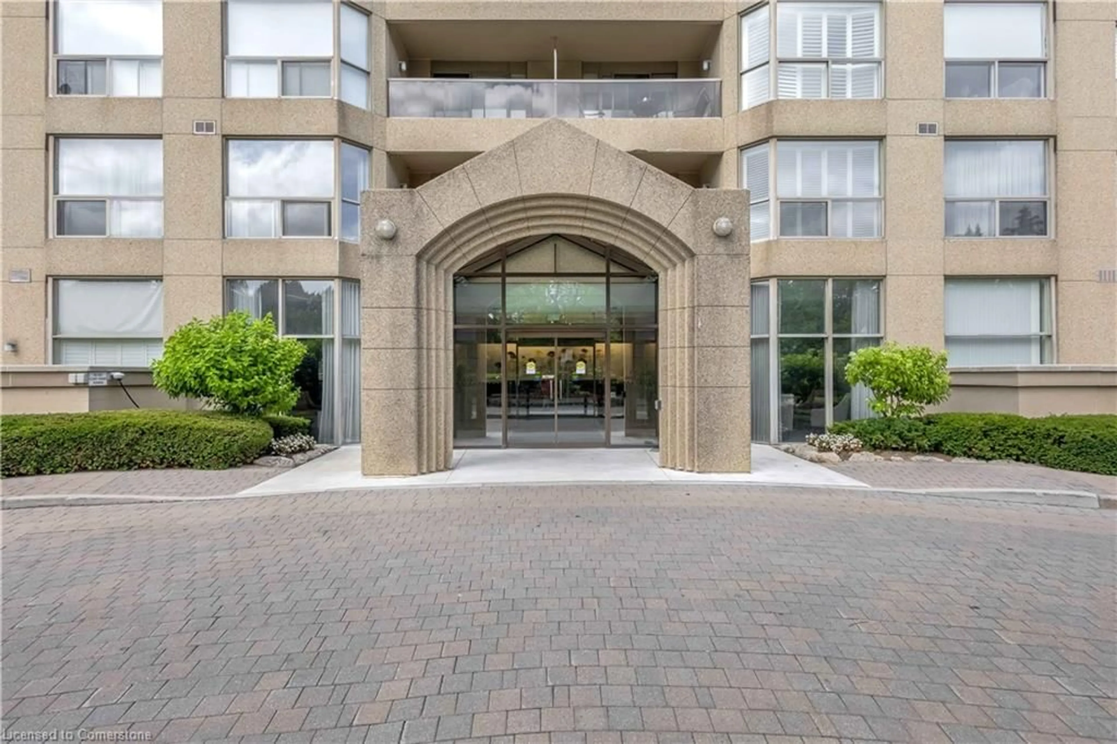Indoor foyer for 1800 The Collegeway Way #704, Mississauga Ontario L5L 5S4