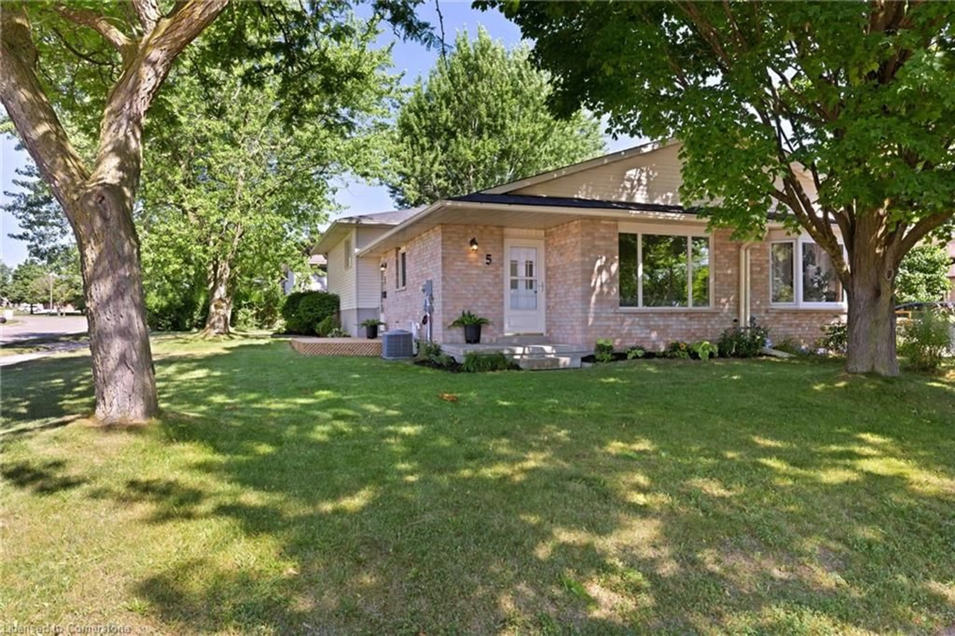 Unknown for 5 Uxbridge Cres, Kitchener Ontario N2E 2S2