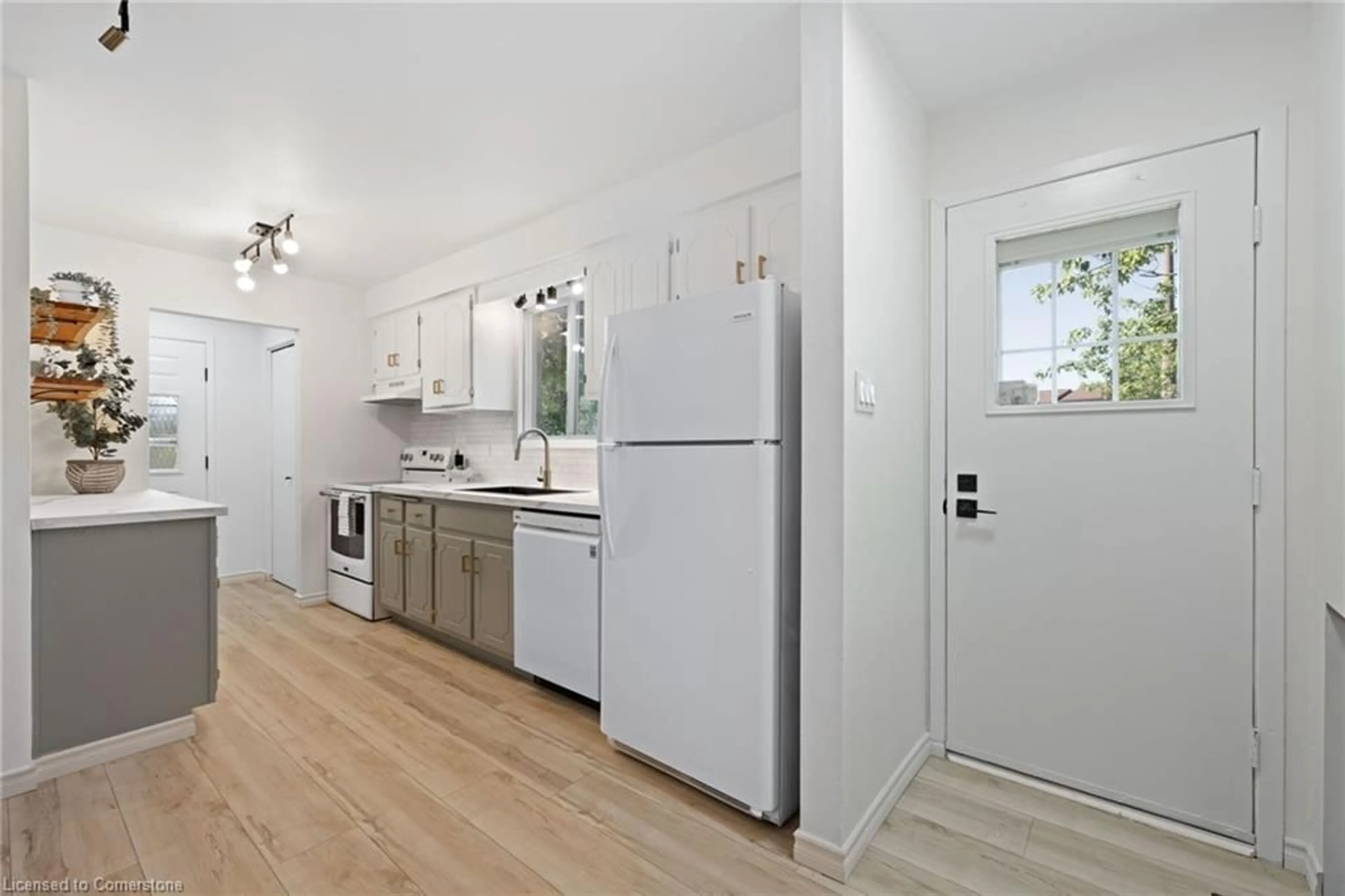 Unknown for 5 Uxbridge Cres, Kitchener Ontario N2E 2S2