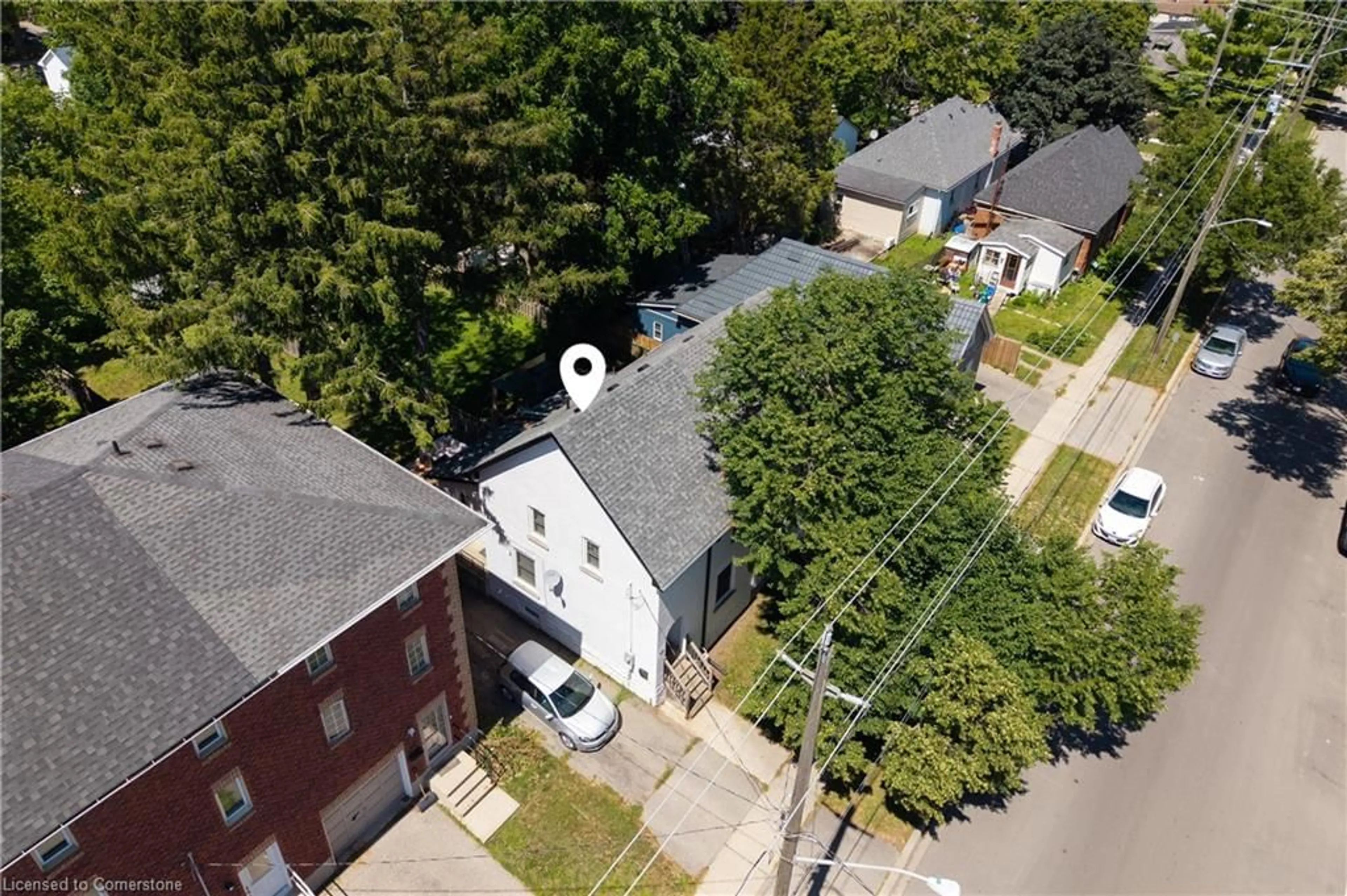 A pic from outside/outdoor area/front of a property/back of a property/a pic from drone, street for 43 Walnut St, Brantford Ontario N3T 1H1