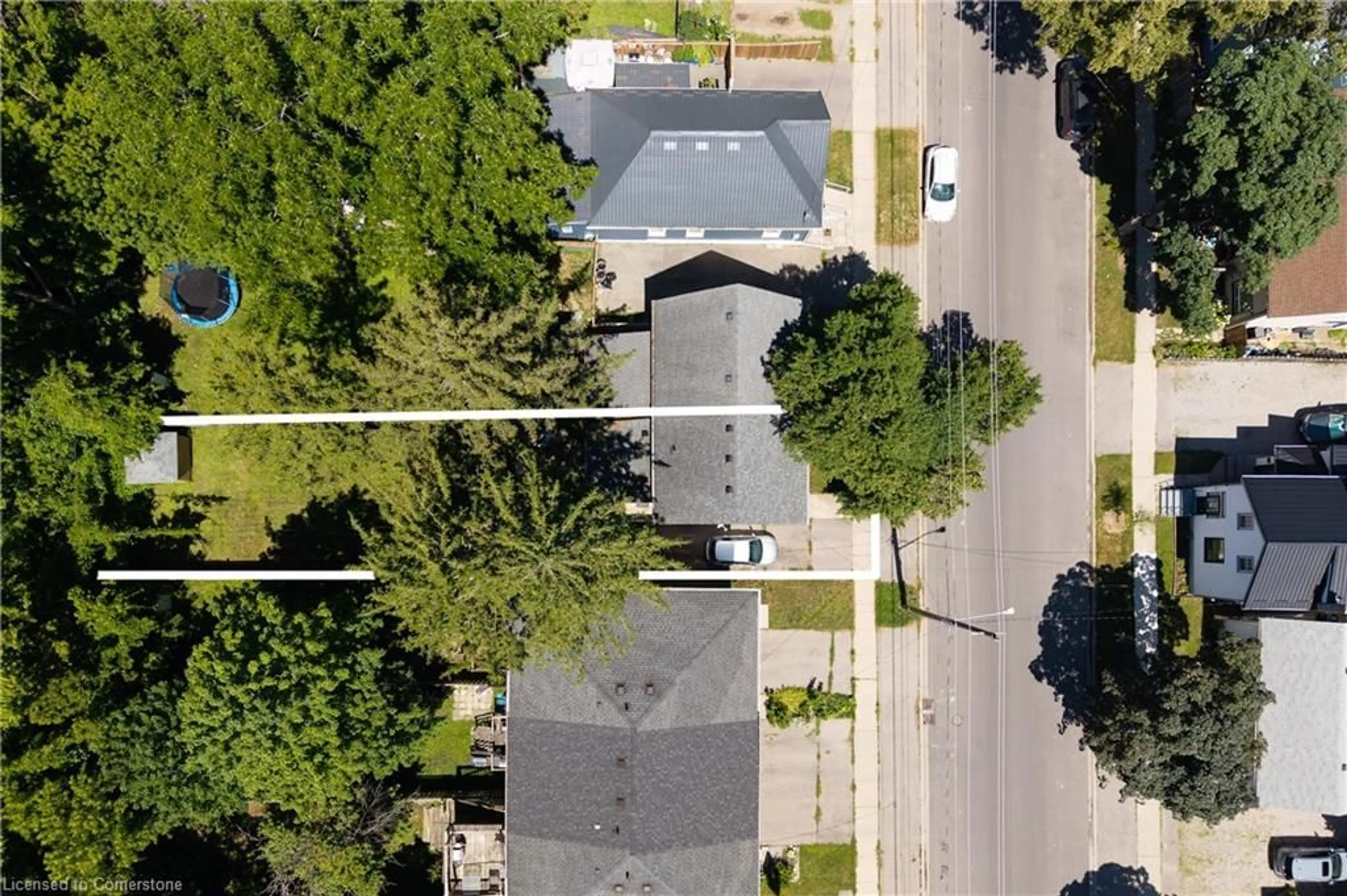 A pic from outside/outdoor area/front of a property/back of a property/a pic from drone, street for 43 Walnut St, Brantford Ontario N3T 1H1
