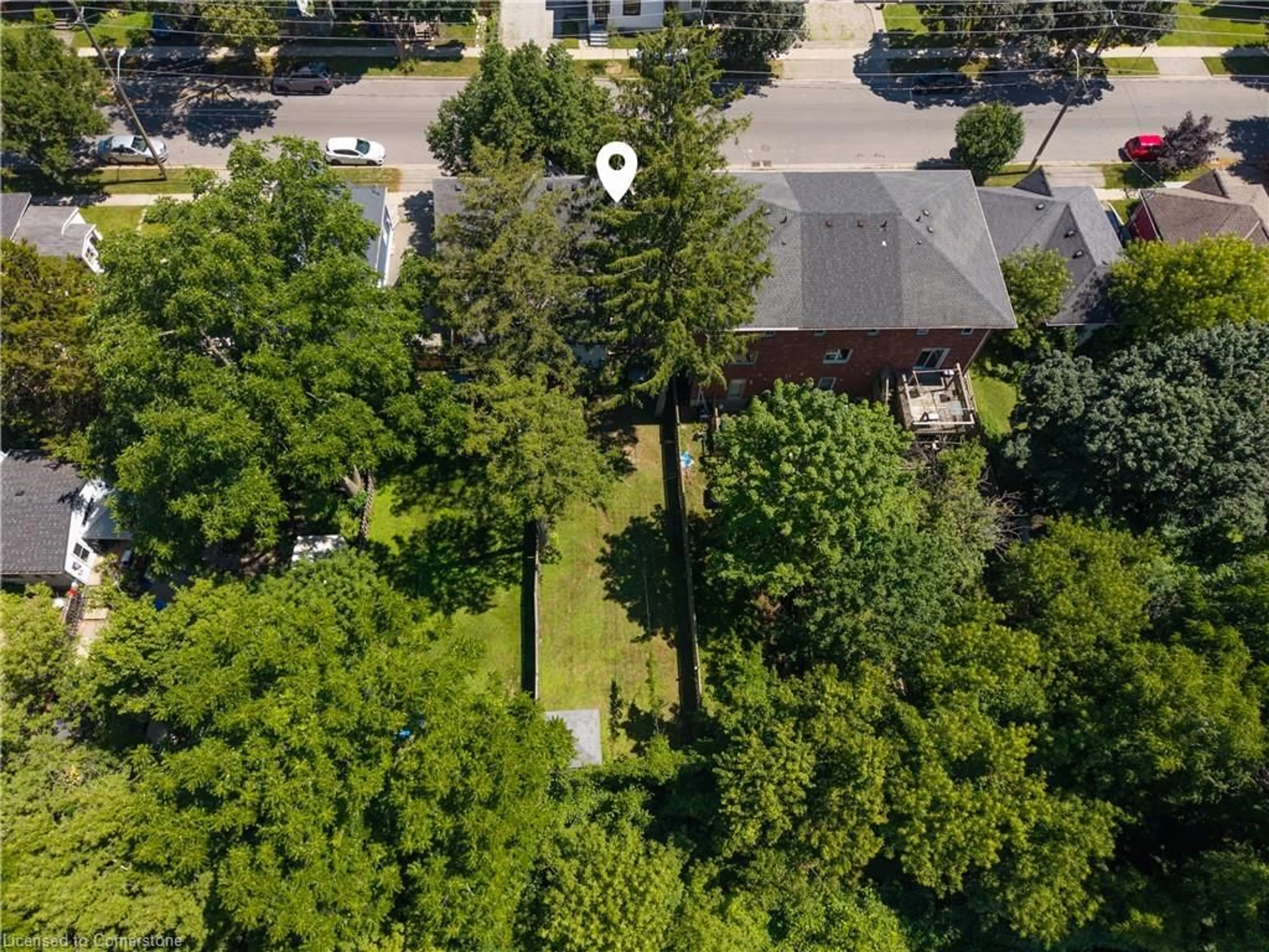 A pic from outside/outdoor area/front of a property/back of a property/a pic from drone, street for 43 Walnut St, Brantford Ontario N3T 1H1