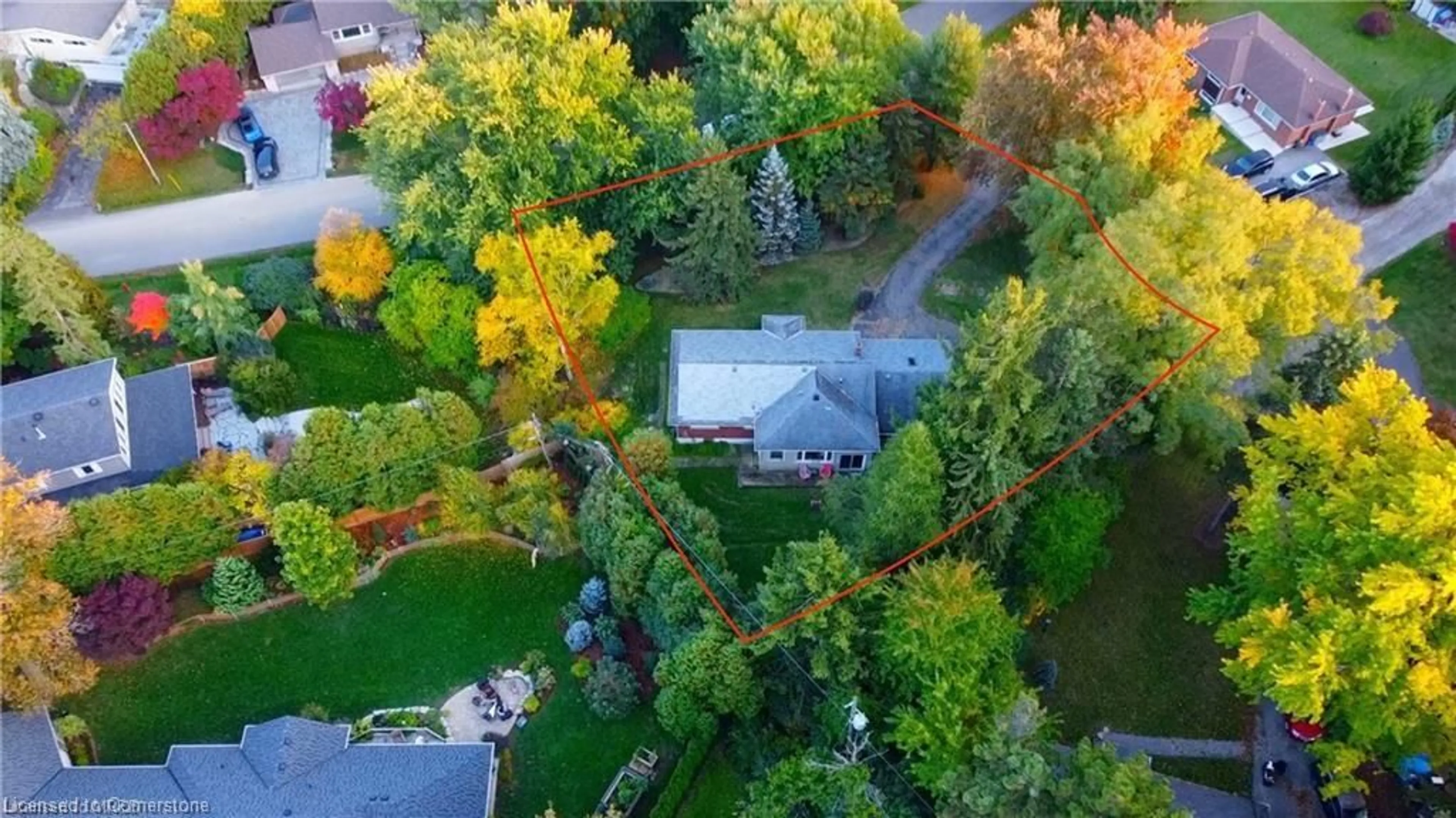 A pic from outside/outdoor area/front of a property/back of a property/a pic from drone, water/lake/river/ocean view for 376 Philip Pl, Ancaster Ontario L9G 3G8