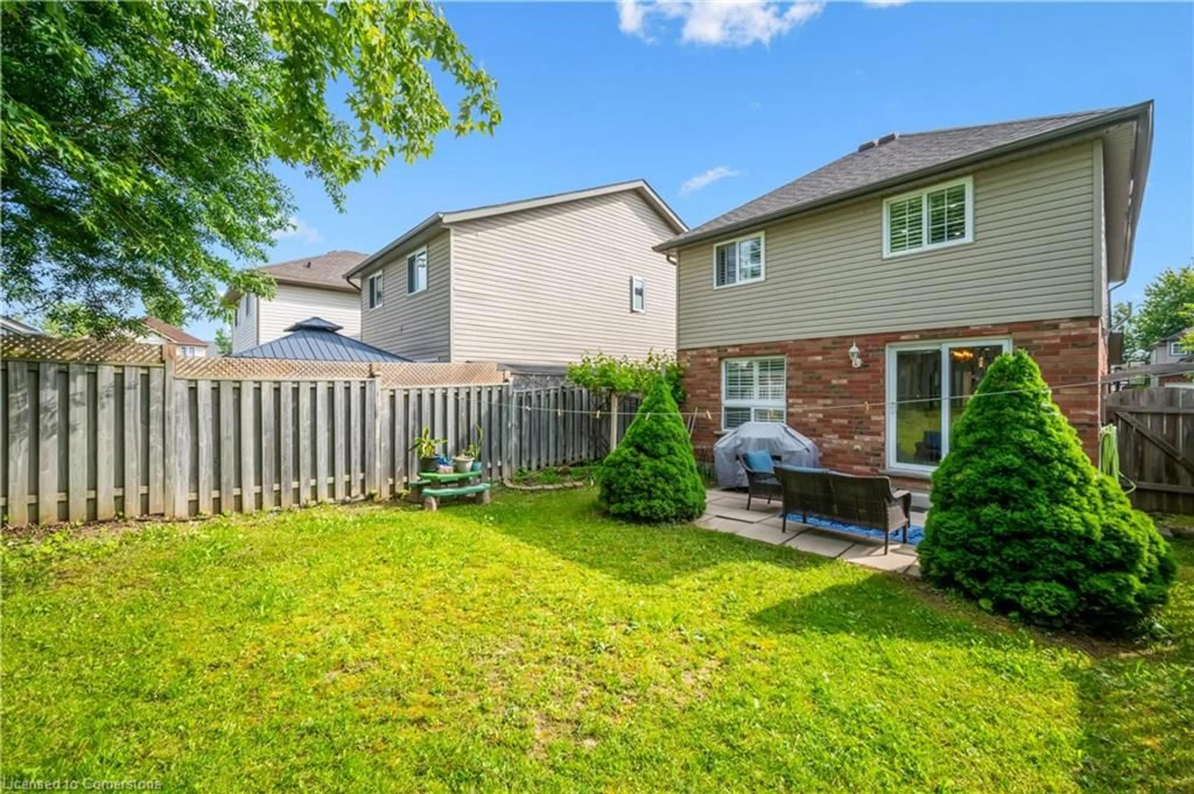 Patio, street for 831 Whitecap Ave, Waterloo Ontario N2K 4L4