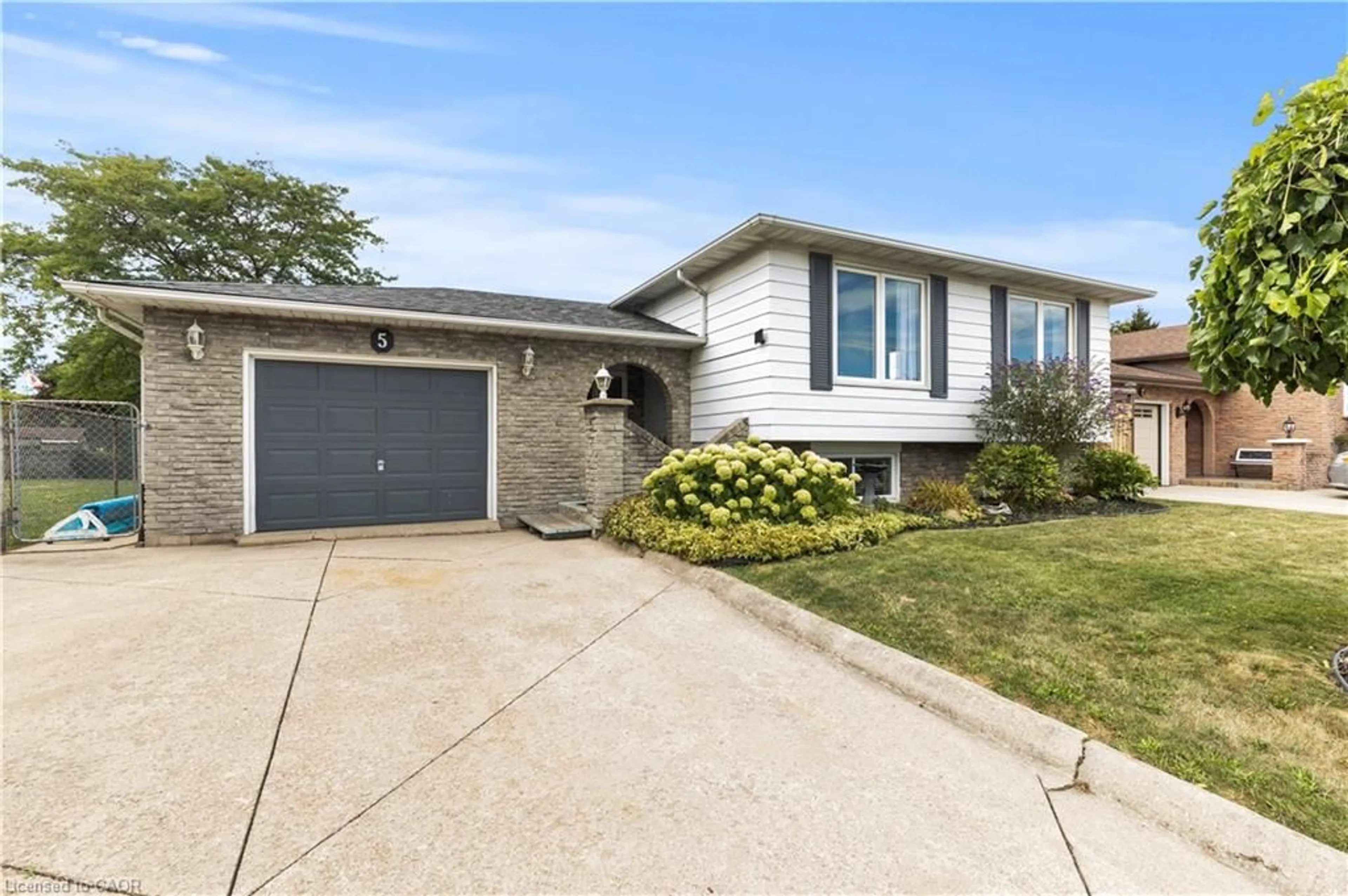 Home with vinyl exterior material, street for 5 Lynwood Dr, Hamilton Ontario L8E 3E7