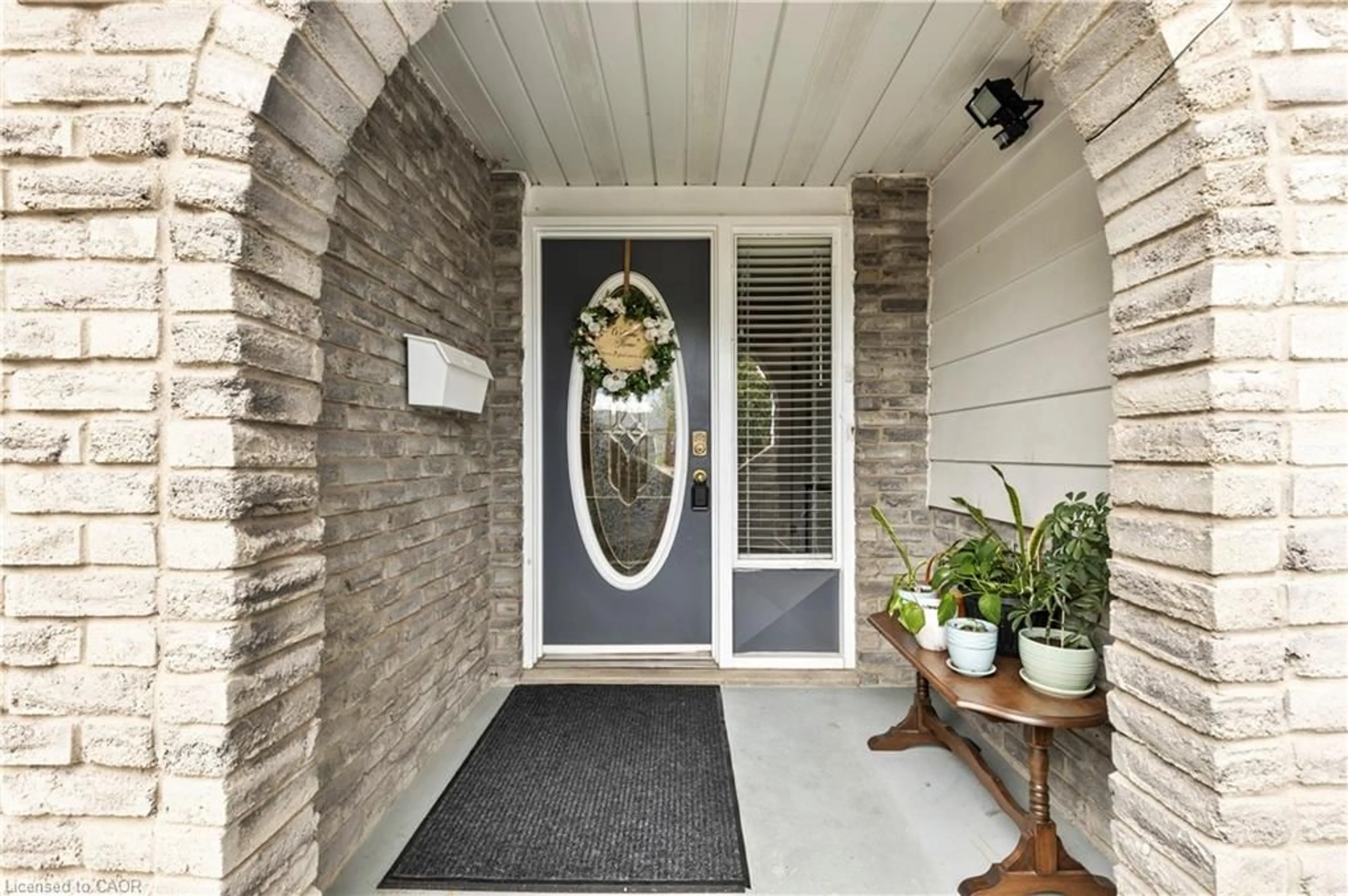 Indoor entryway for 5 Lynwood Dr, Hamilton Ontario L8E 3E7