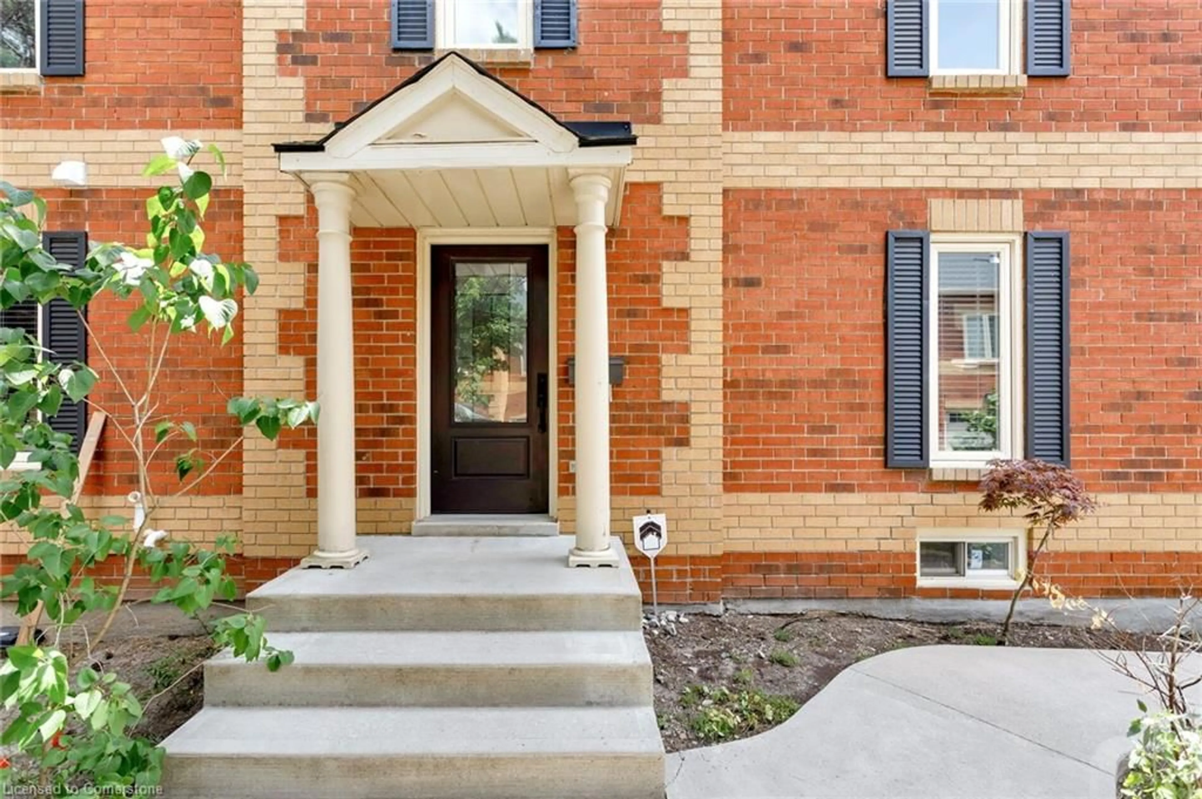 Home with brick exterior material, street for 2006 Glenada Cres #7, Oakville Ontario L6H 5R9