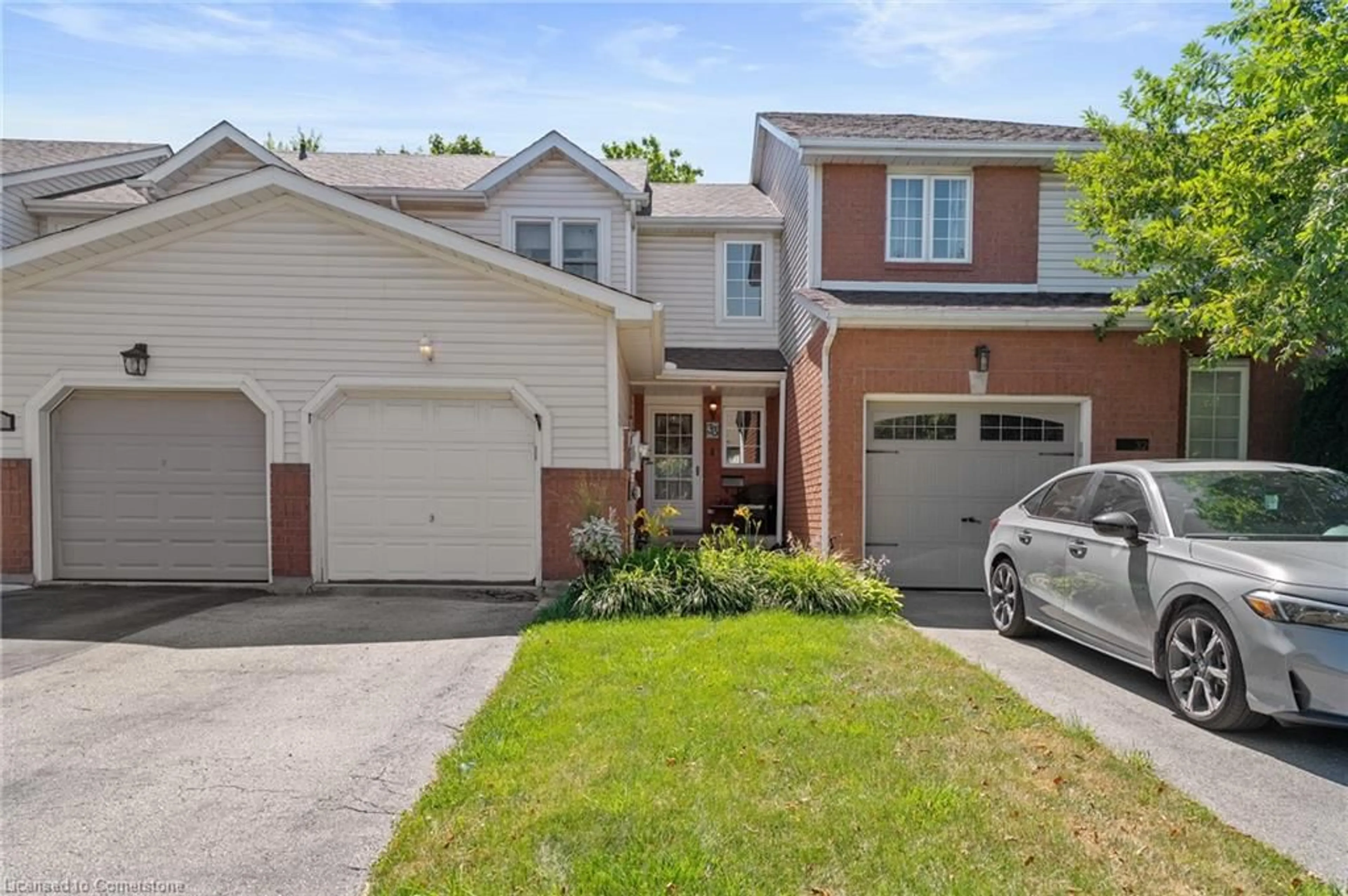 Home with brick exterior material, street for 33 Walker Crt, Grimsby Ontario L3M 5J5