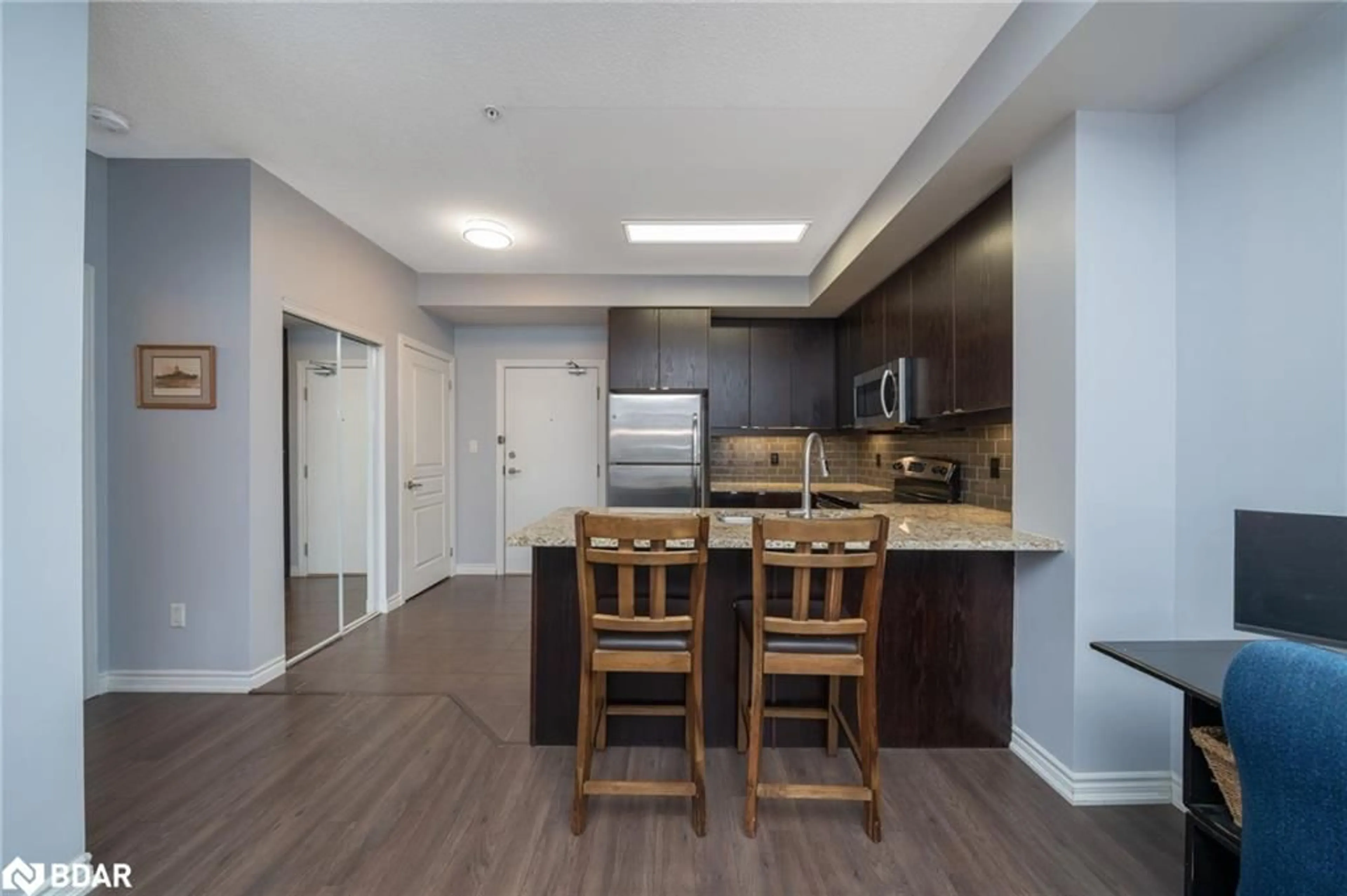 Standard kitchen, wood/laminate floor for 570 Lolita Gdns #125, Mississauga Ontario L5A 0A1