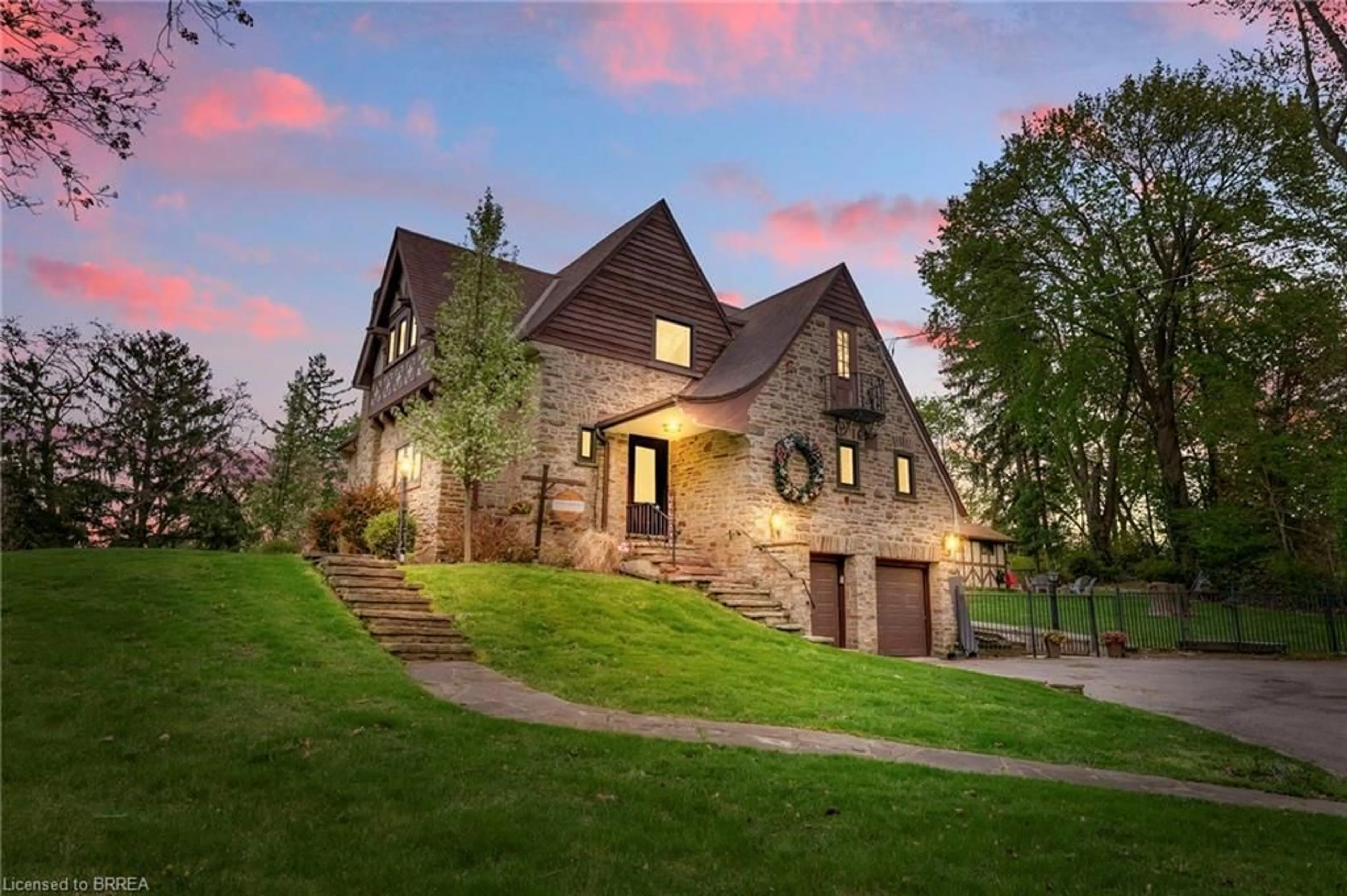 Home with brick exterior material, unknown for 26 Evergreen Hill Rd, Simcoe Ontario N3Y 1B8