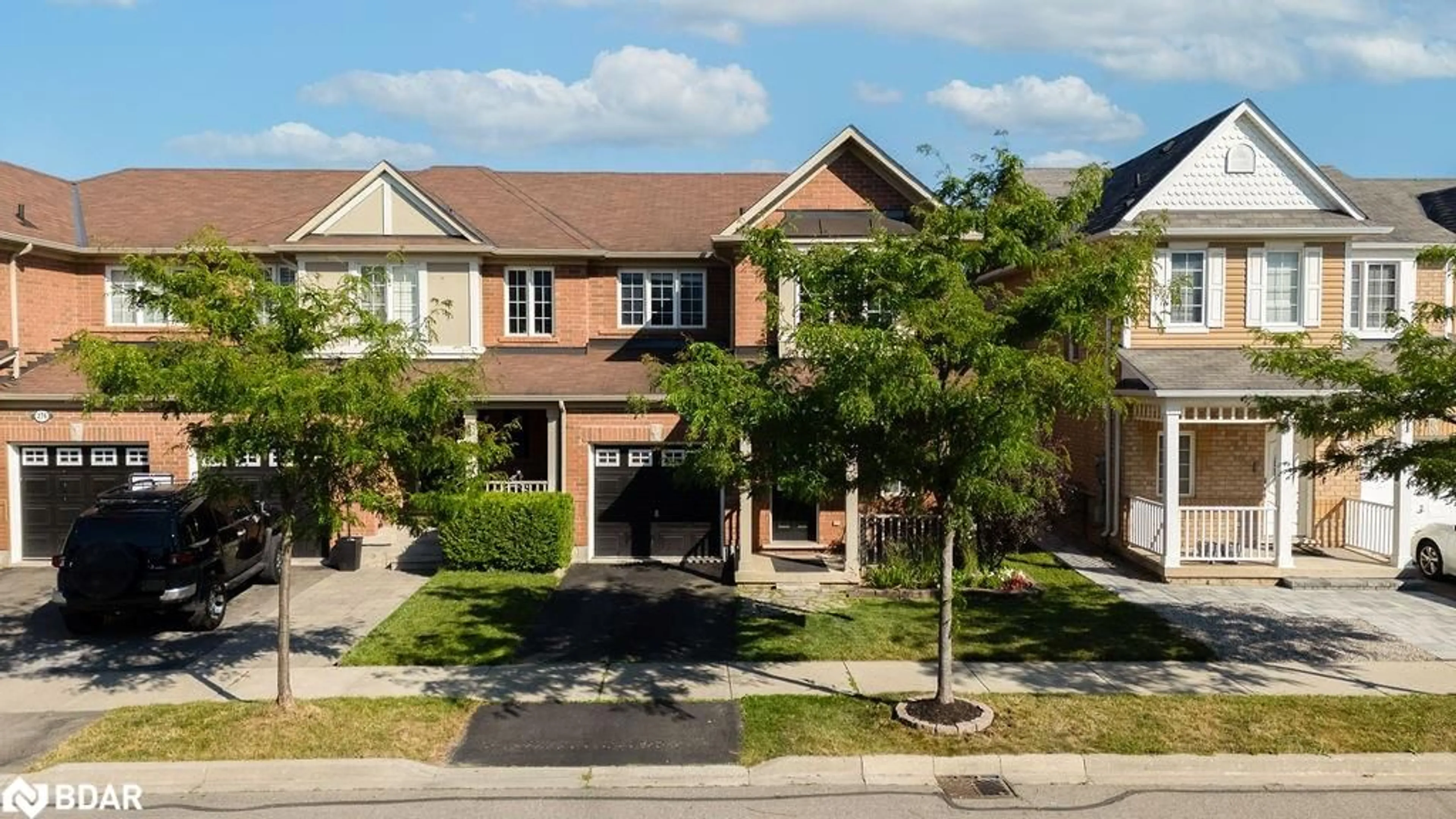 A pic from outside/outdoor area/front of a property/back of a property/a pic from drone, street for 272 Woodley Cres, Milton Ontario L9T 8B8