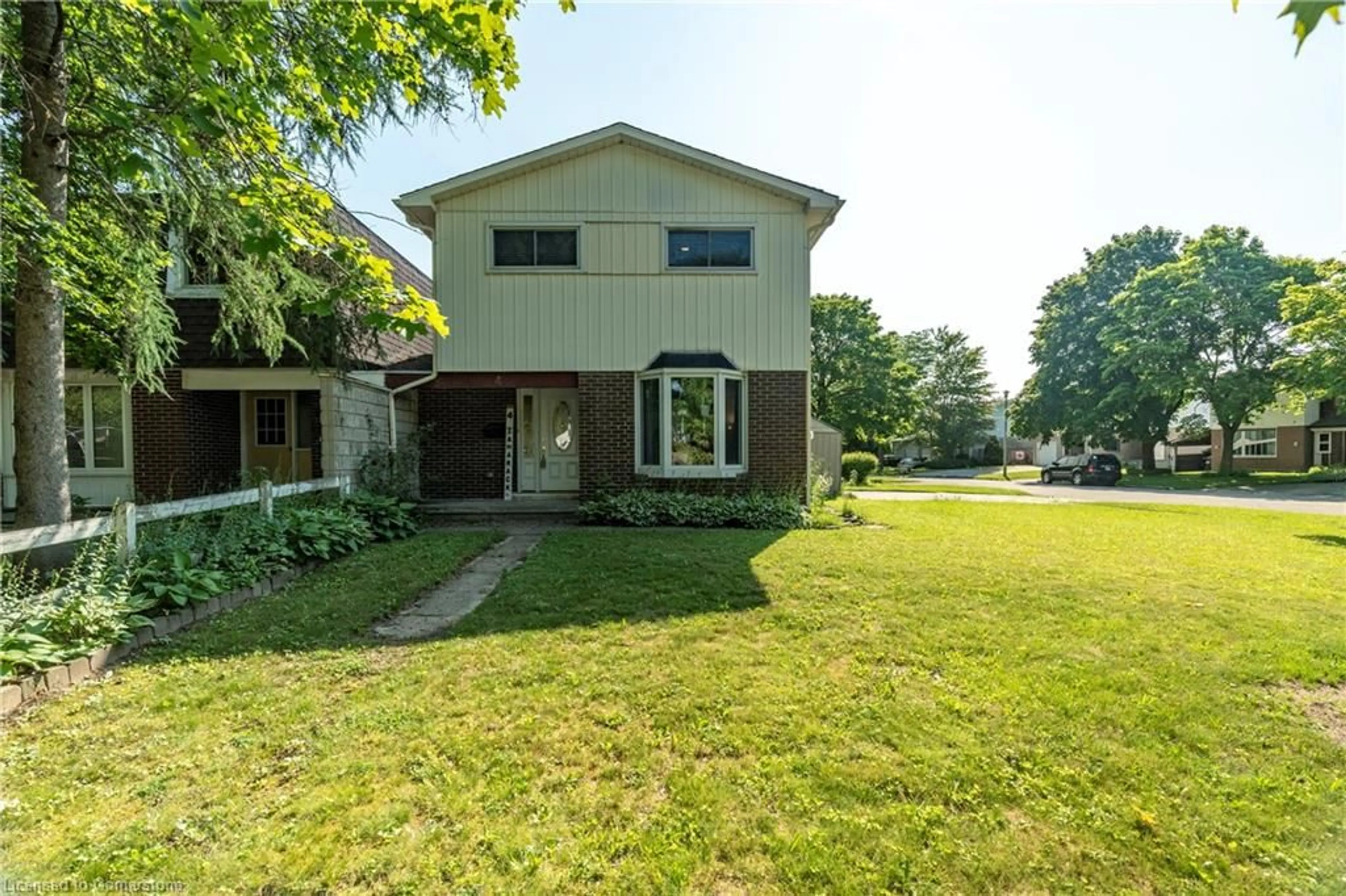 Unknown for 4 Tamarack Crt, Cambridge Ontario N3C 3A8
