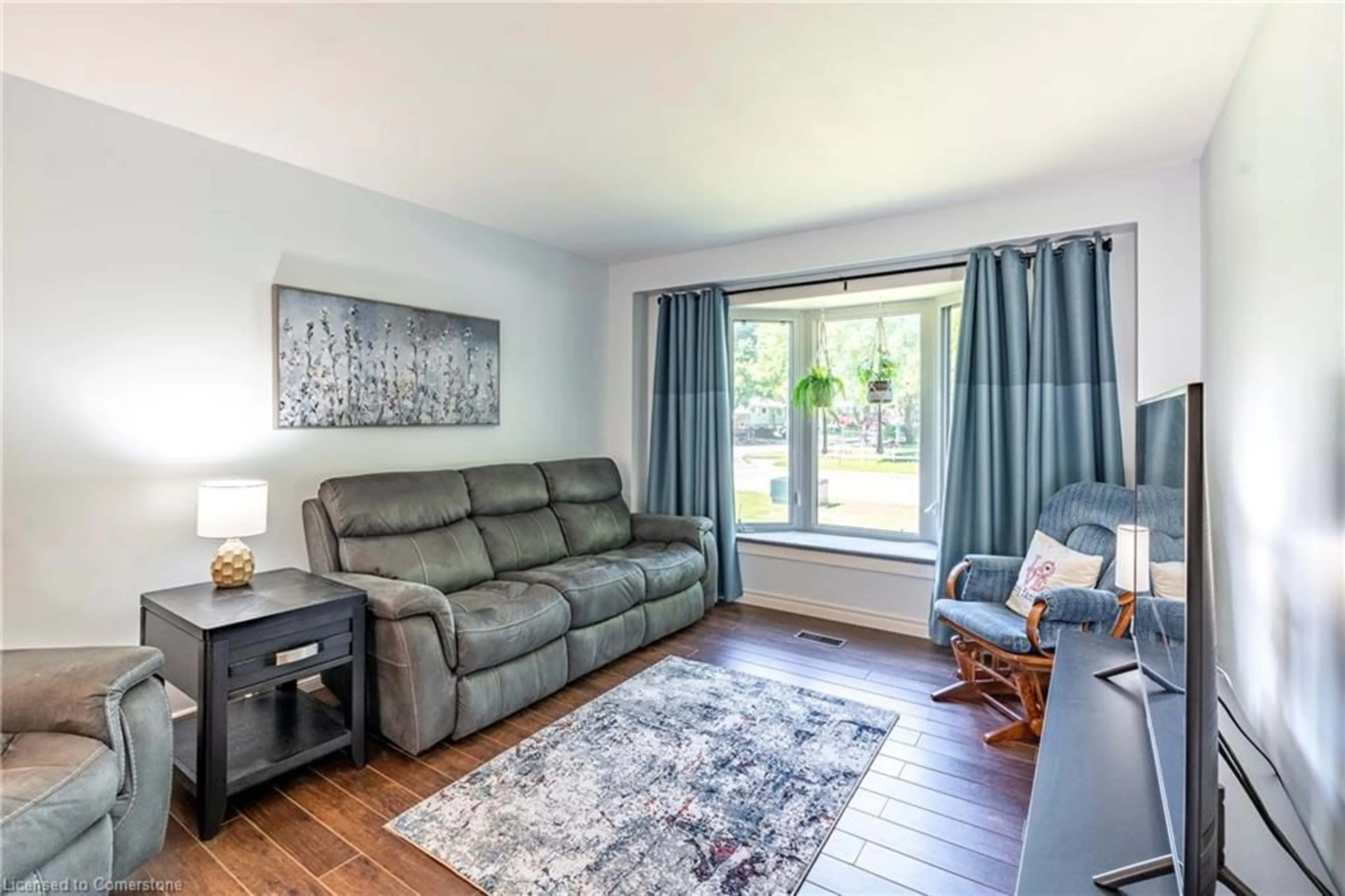 Living room with furniture, unknown for 4 Tamarack Crt, Cambridge Ontario N3C 3A8
