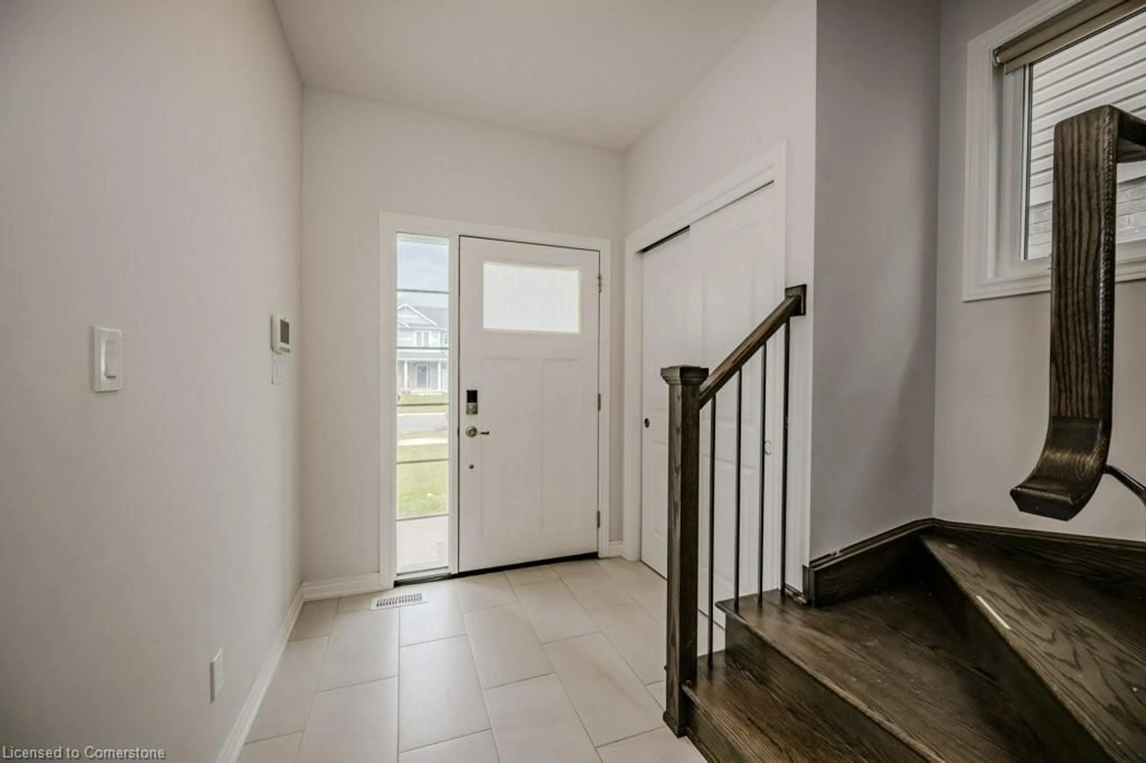 Indoor entryway for 121 Sunflower Pl, Welland Ontario L3C 0H9