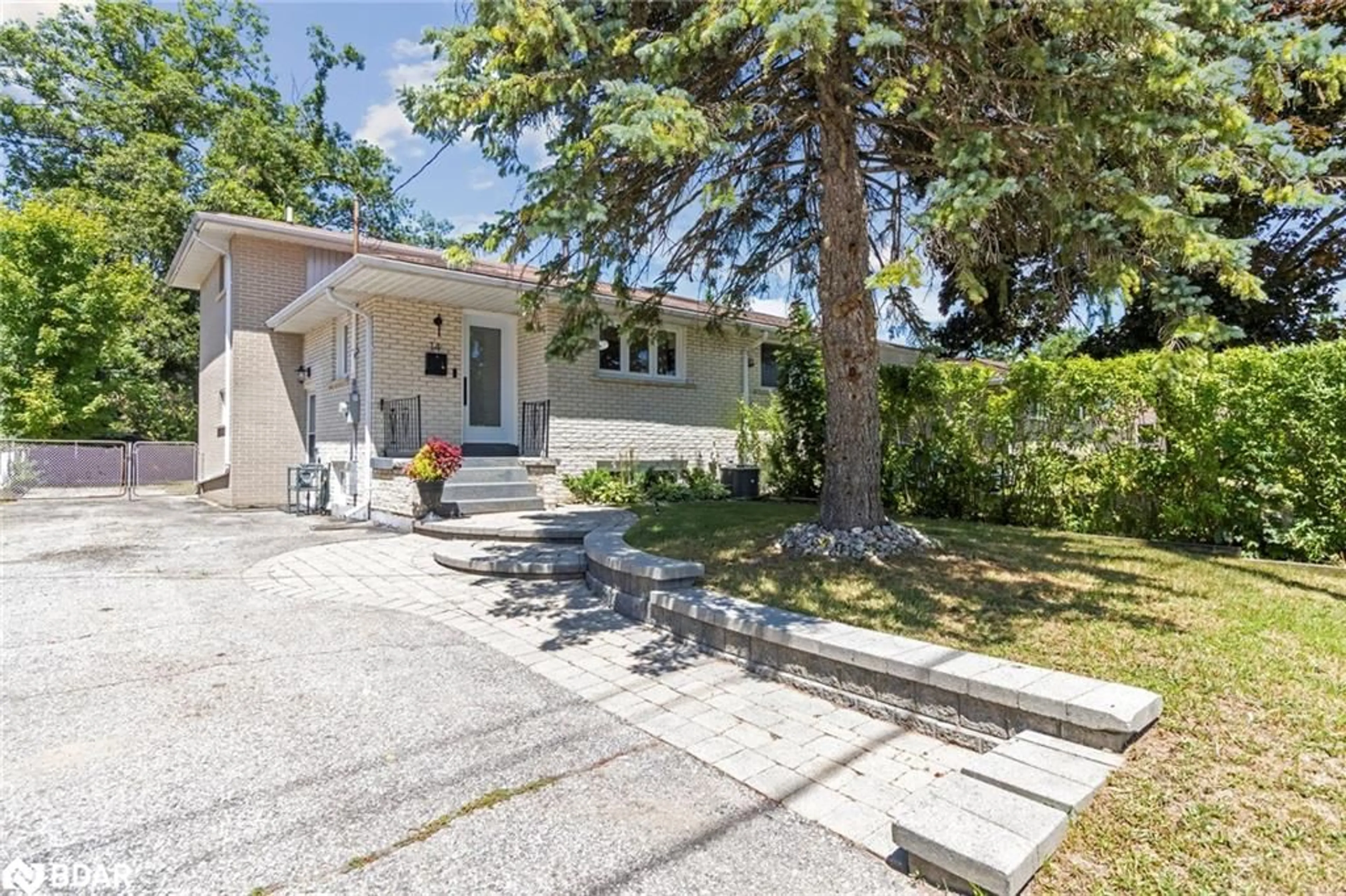 Unknown for 14 Charlbrook Ave, Barrie Ontario L4M 2Y4