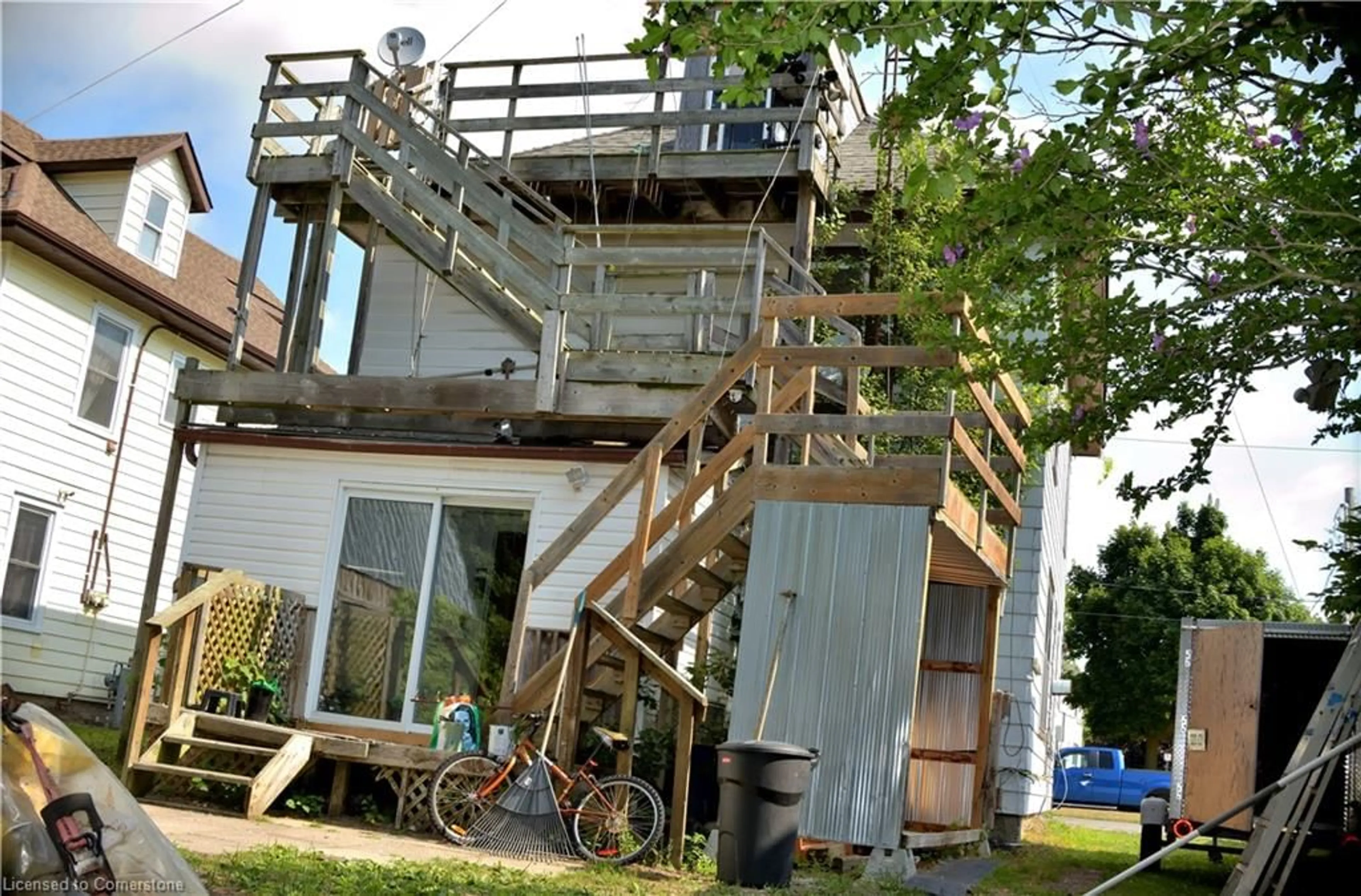 Stairs for 116 S Cayuga St W St, Dunnville Ontario N1A 2P4