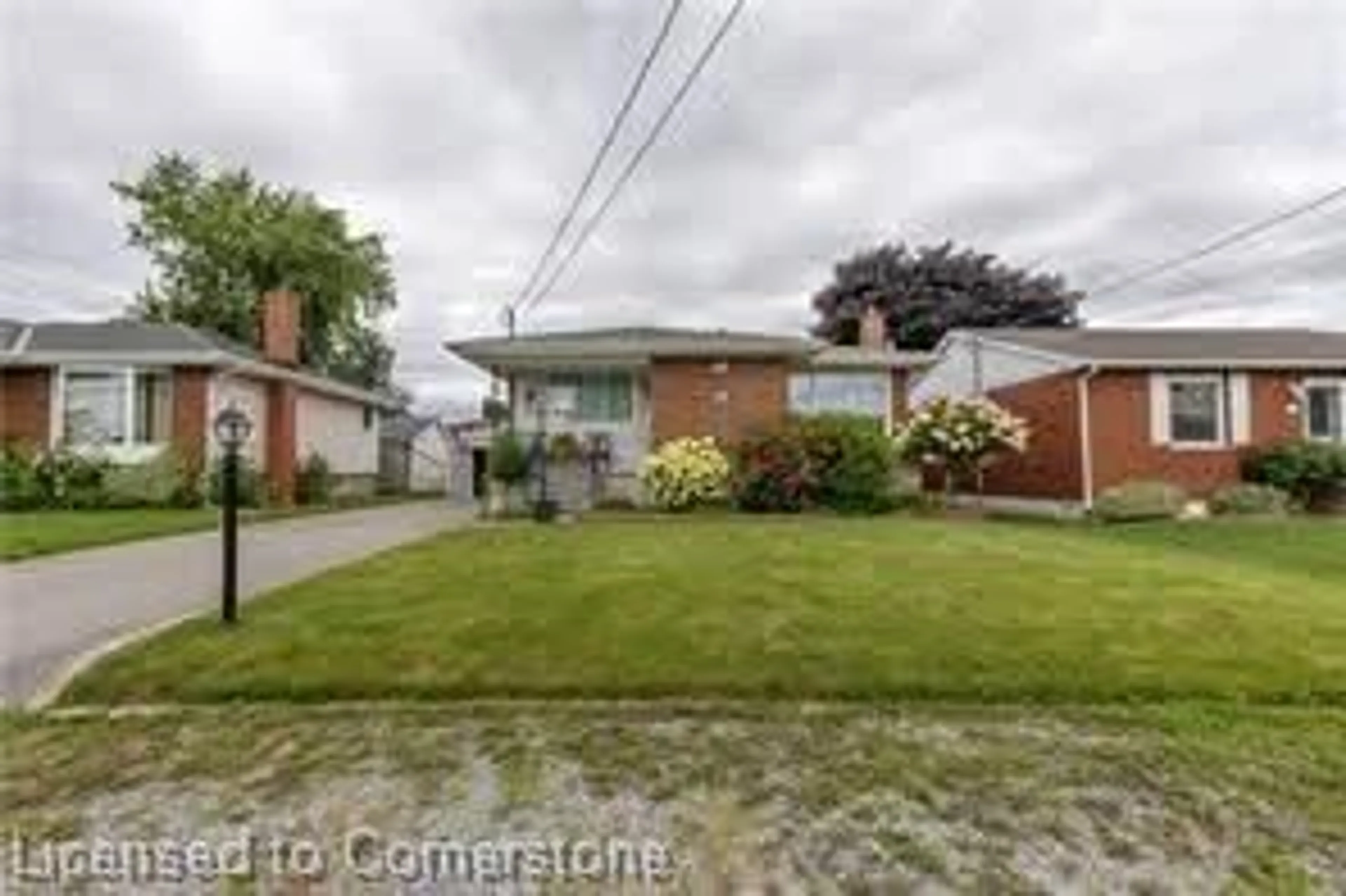 A pic from outside/outdoor area/front of a property/back of a property/a pic from drone, street for 210 Johnston St, Port Colborne Ontario L3K 1H5