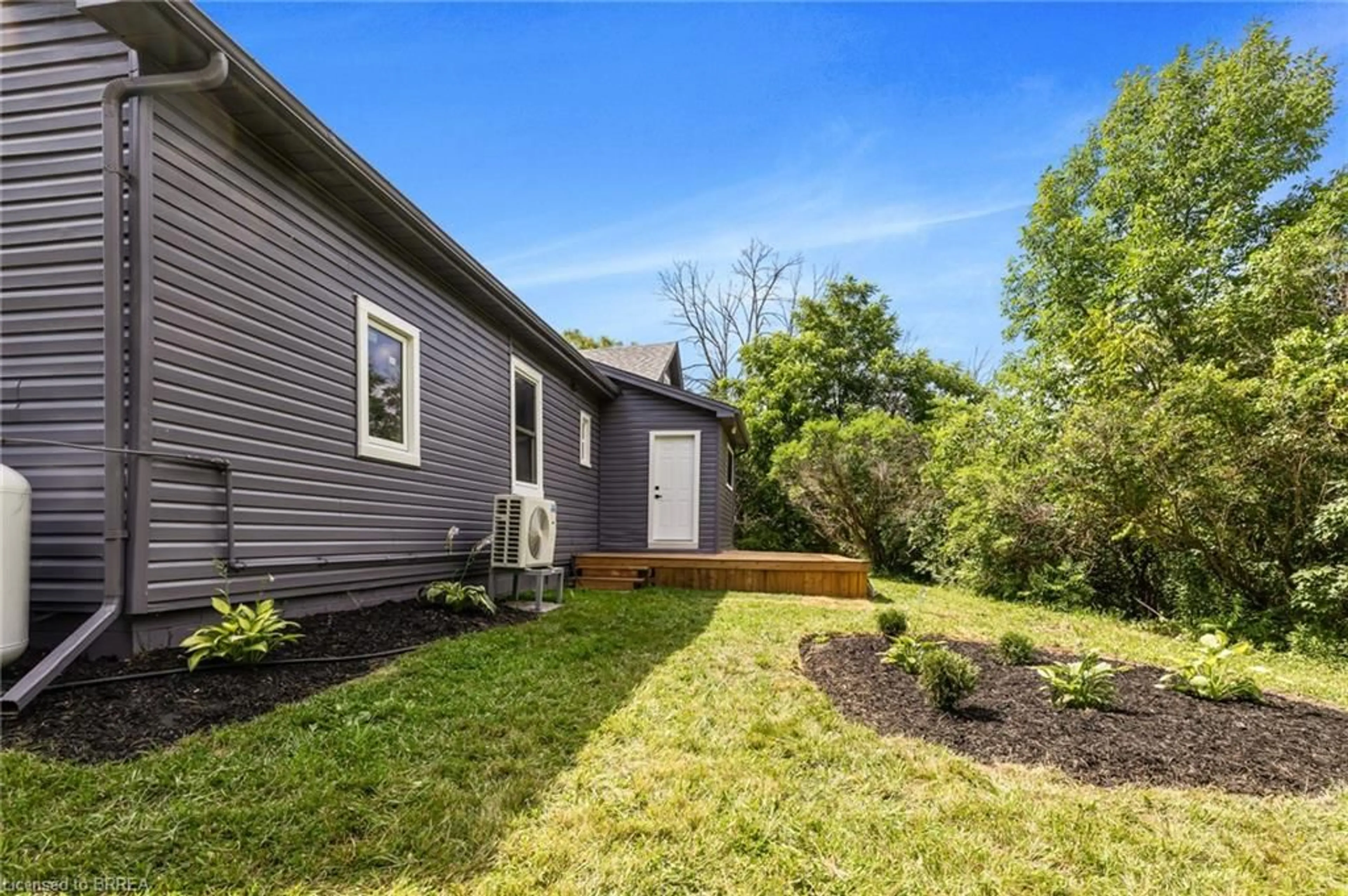 Home with vinyl exterior material, street for 52 Main Street Rockford, Waterford Ontario N0E 1Y0