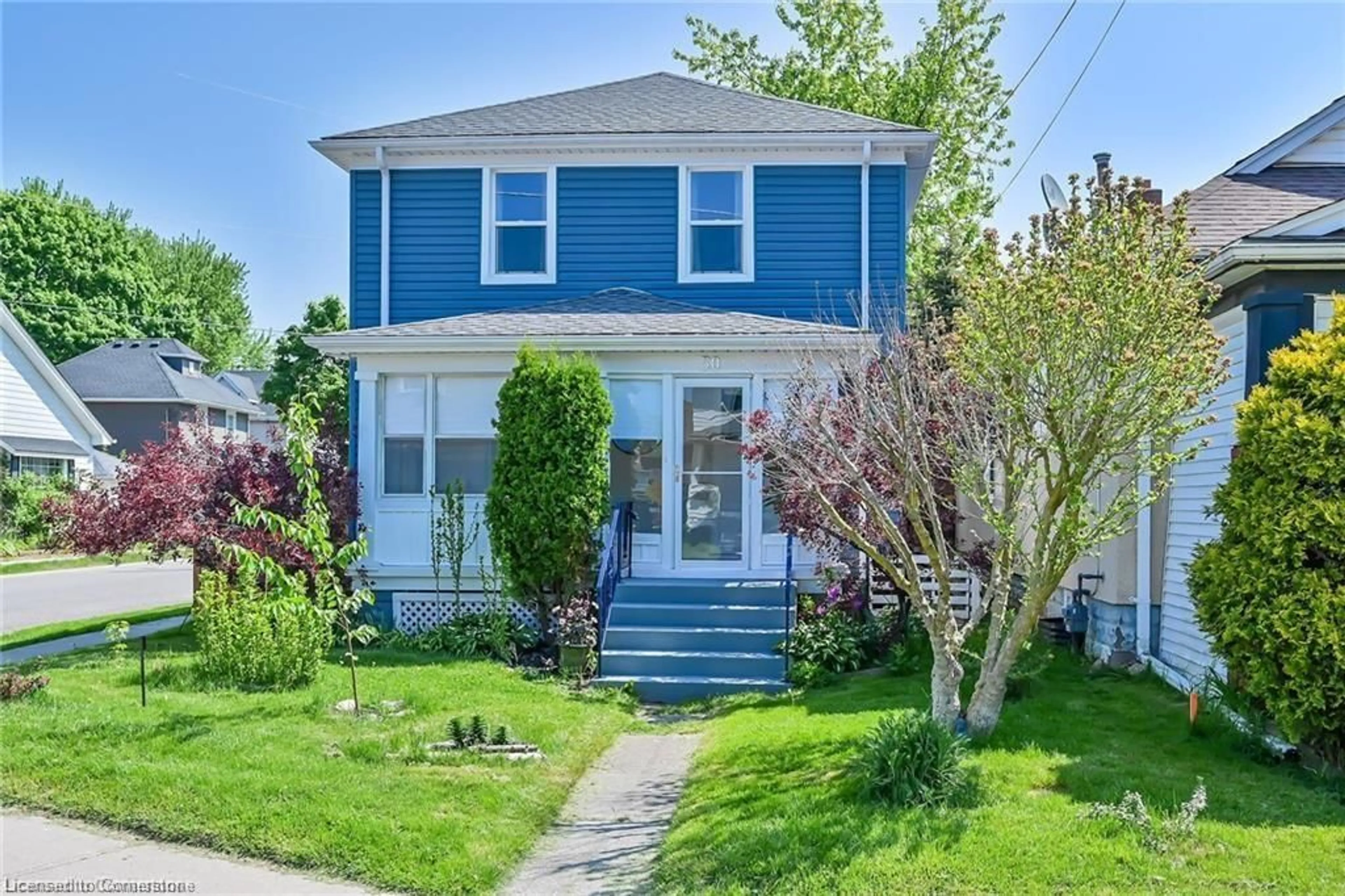 Home with vinyl exterior material, street for 50 York St, St. Catharines Ontario L2R 6C3