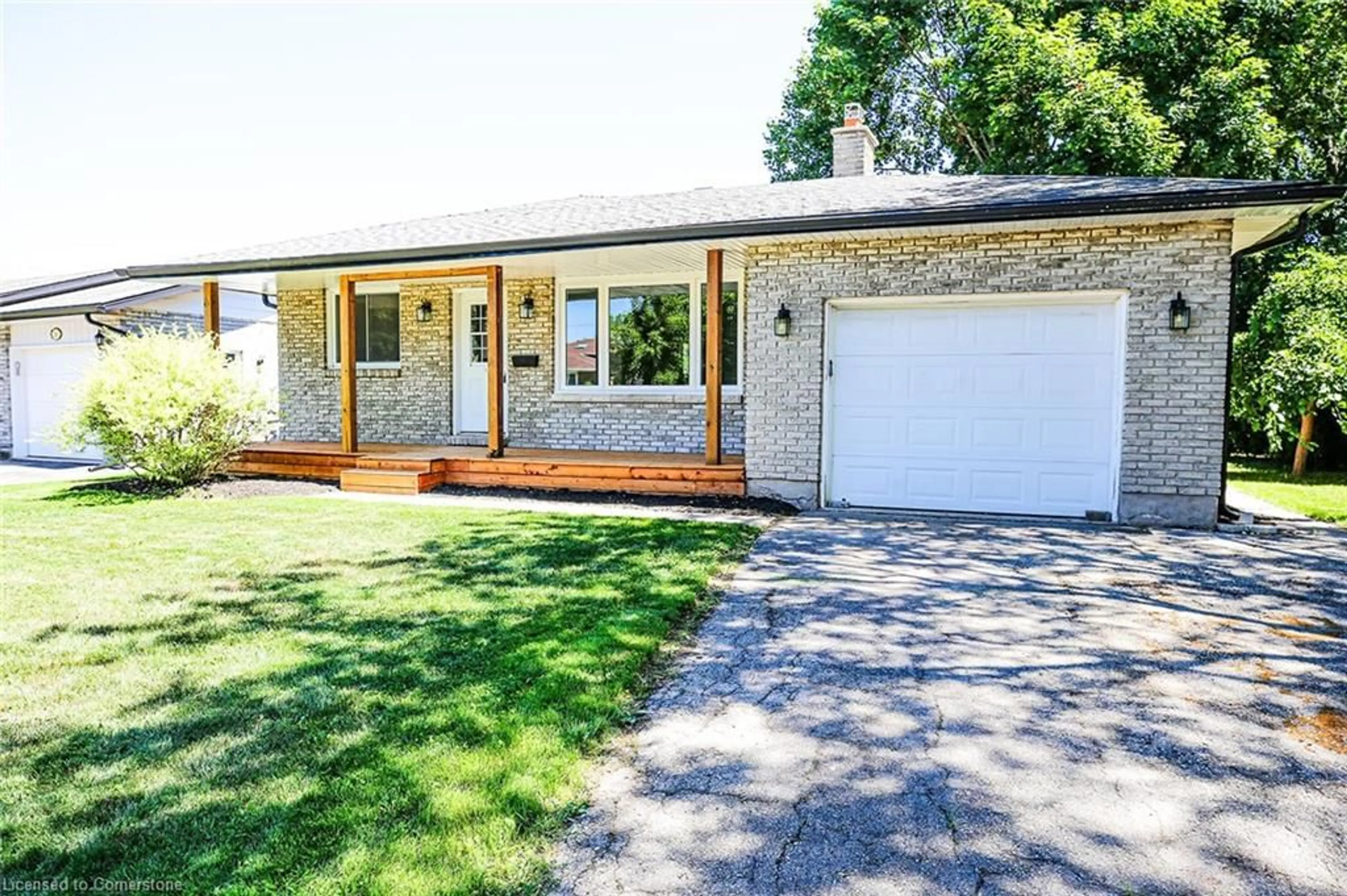 Home with brick exterior material, street for 32 Royal Oak Dr, Welland Ontario L3C 5V9