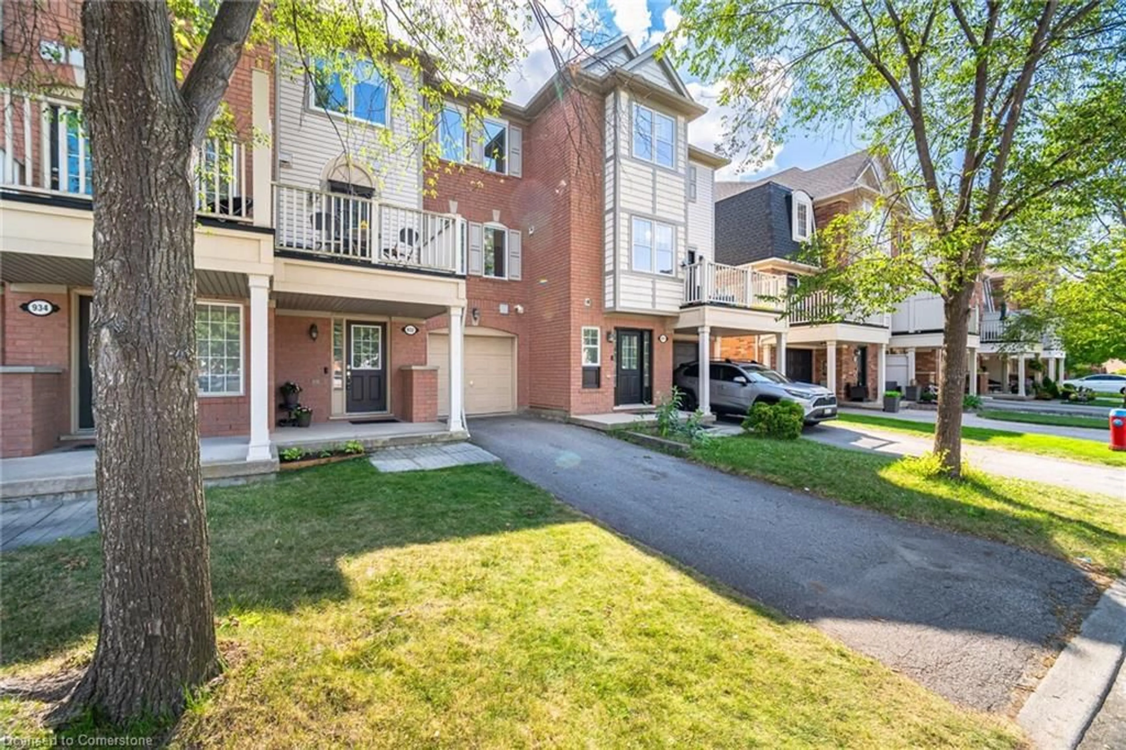 Patio, street for 932 Burgess Gdns, Milton Ontario L9T 0K8