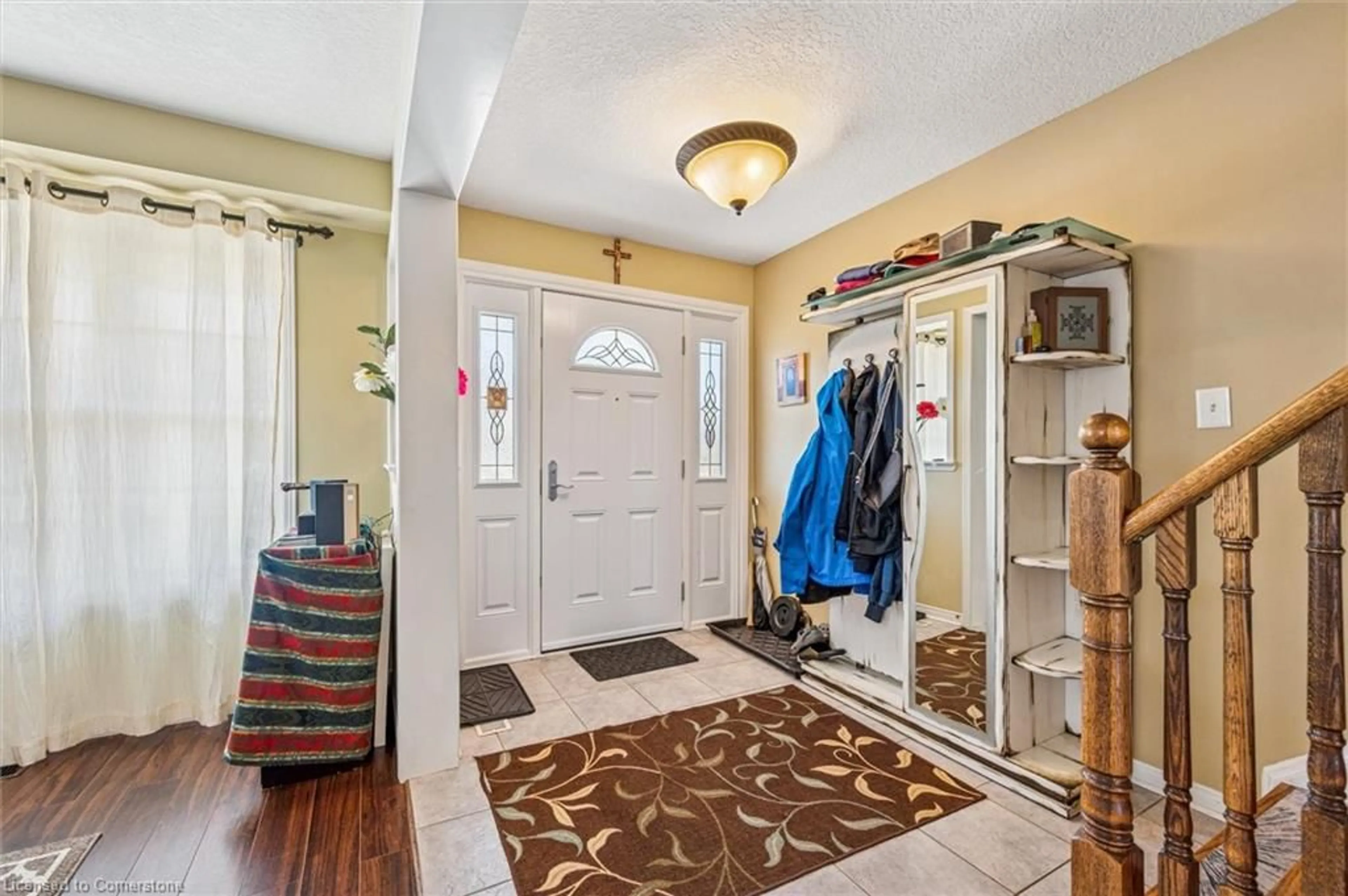 Indoor entryway for 132 Carpenter Rd, Cambridge Ontario N1P 1J7