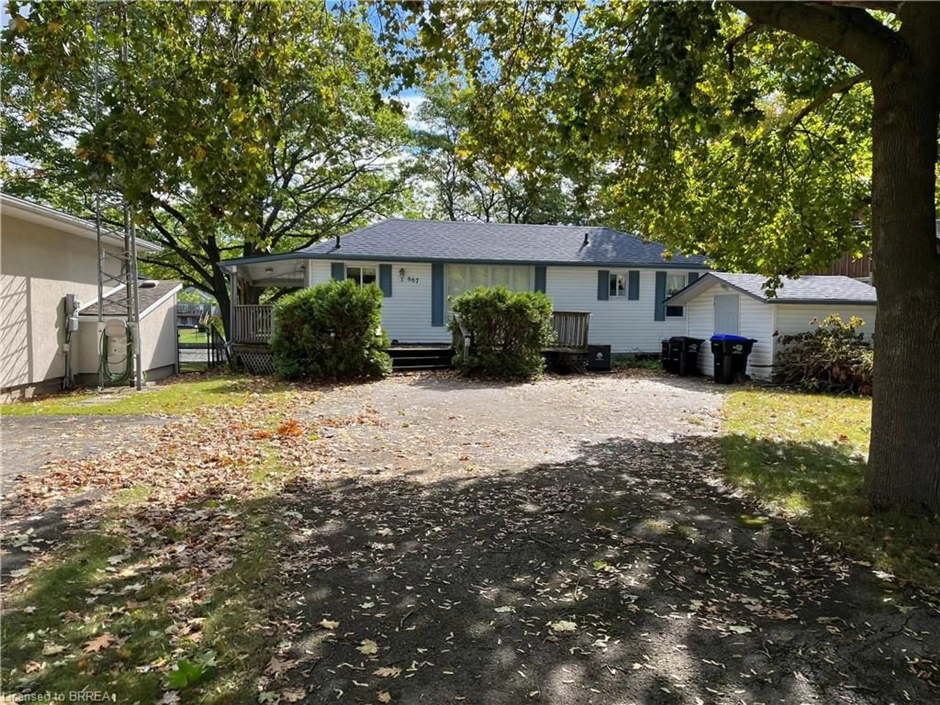 A pic from outside/outdoor area/front of a property/back of a property/a pic from drone, street for 867 Mosley St, Wasaga Beach Ontario L9Z 2H5