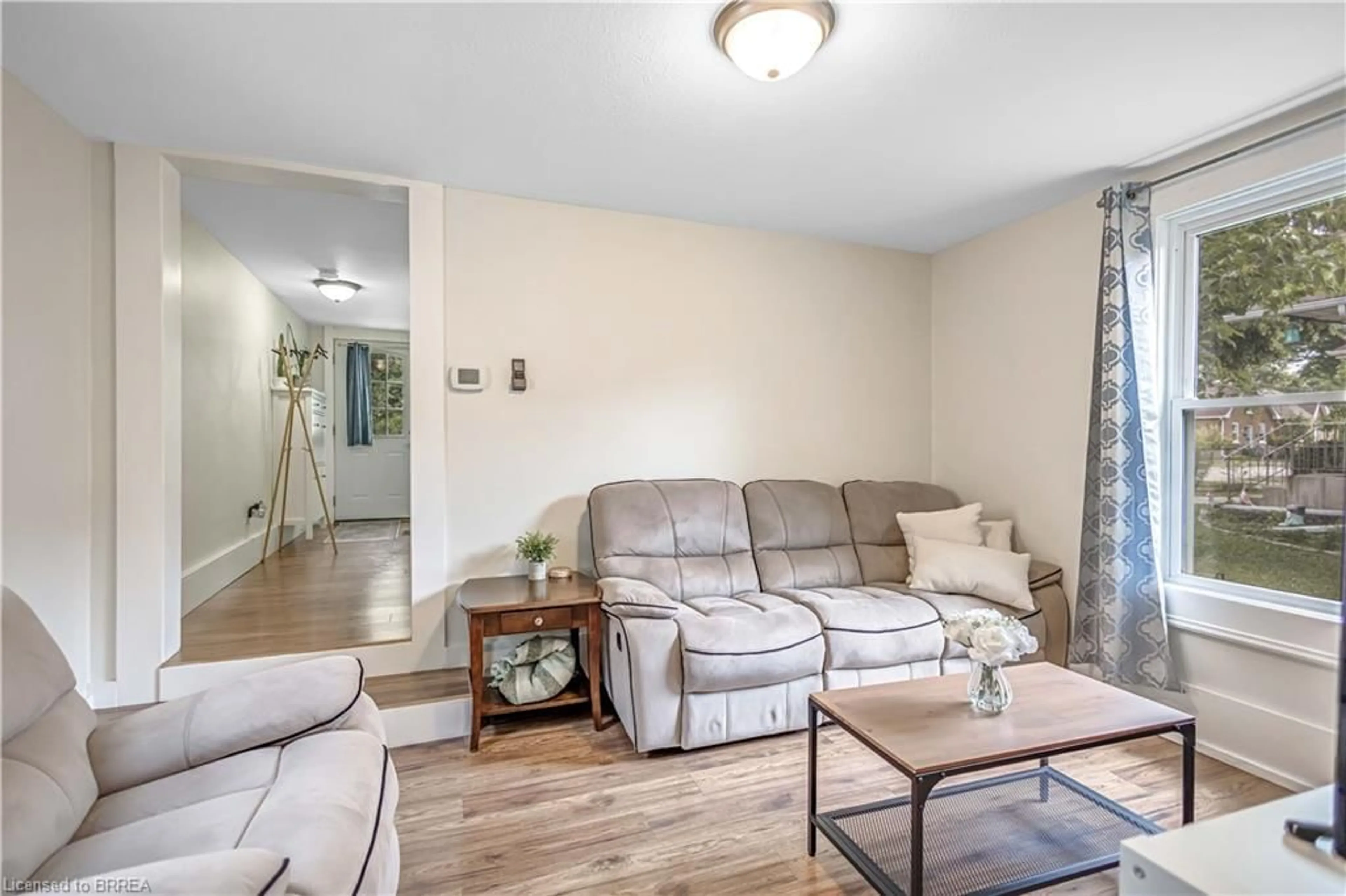 Living room with furniture, unknown for 143 Campbell St, Brantford Ontario N3S 5B4
