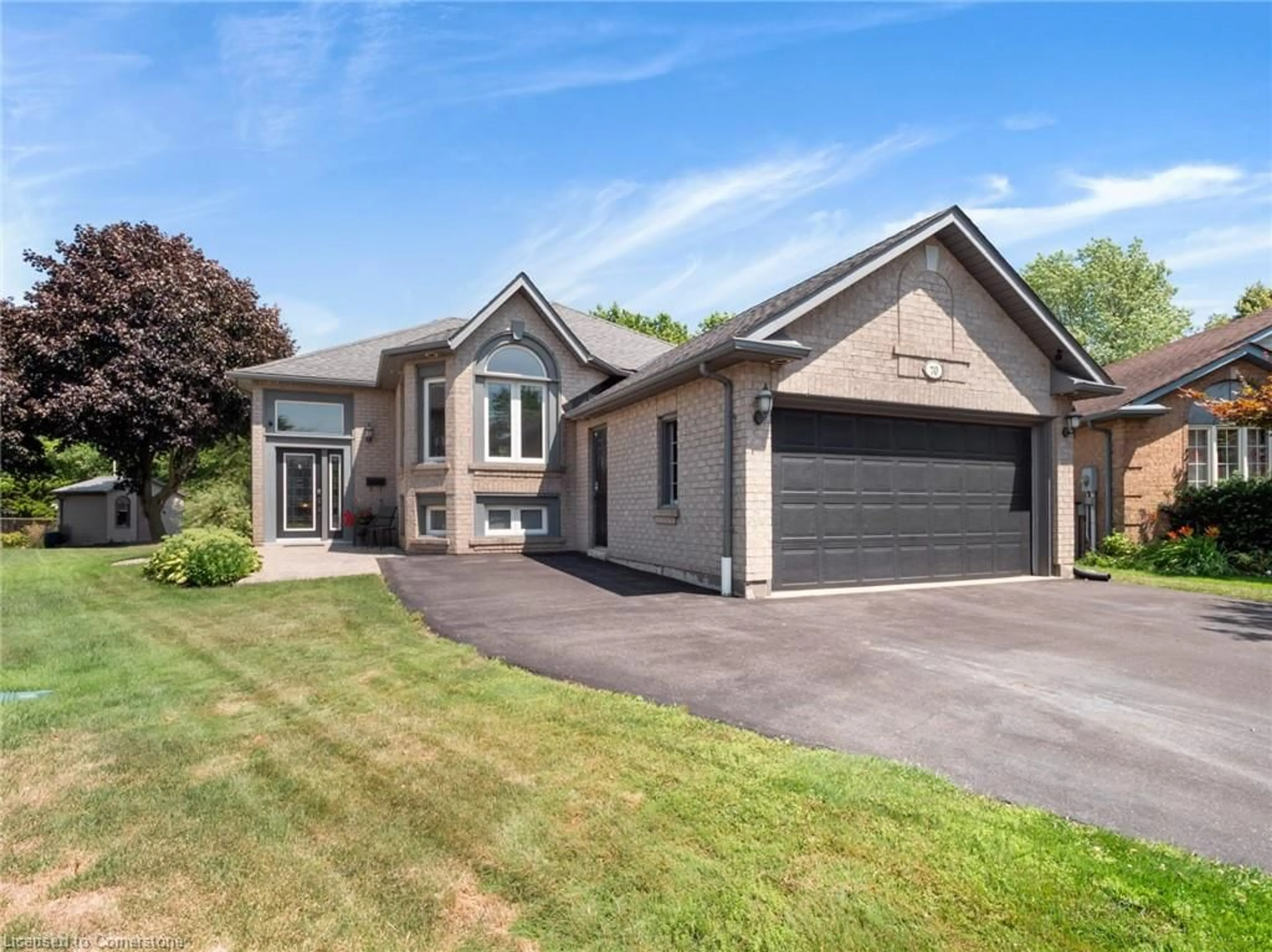 Home with brick exterior material, street for 70 Jefferson Crt, Welland Ontario L3C 7G4