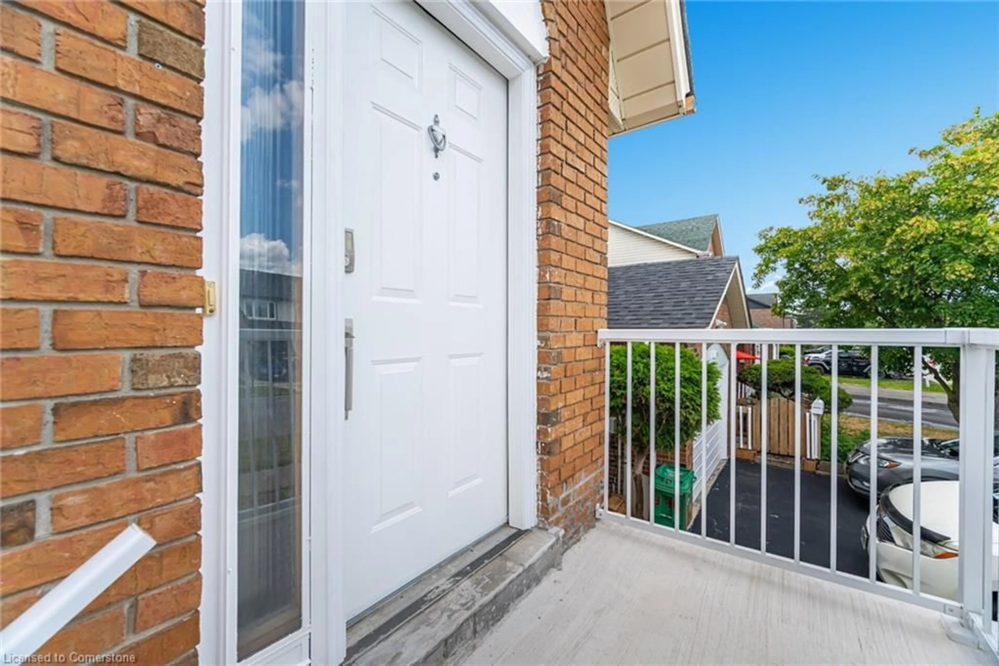 Indoor entryway for 376 Hansen Rd, Peel Ontario L6V 3P7