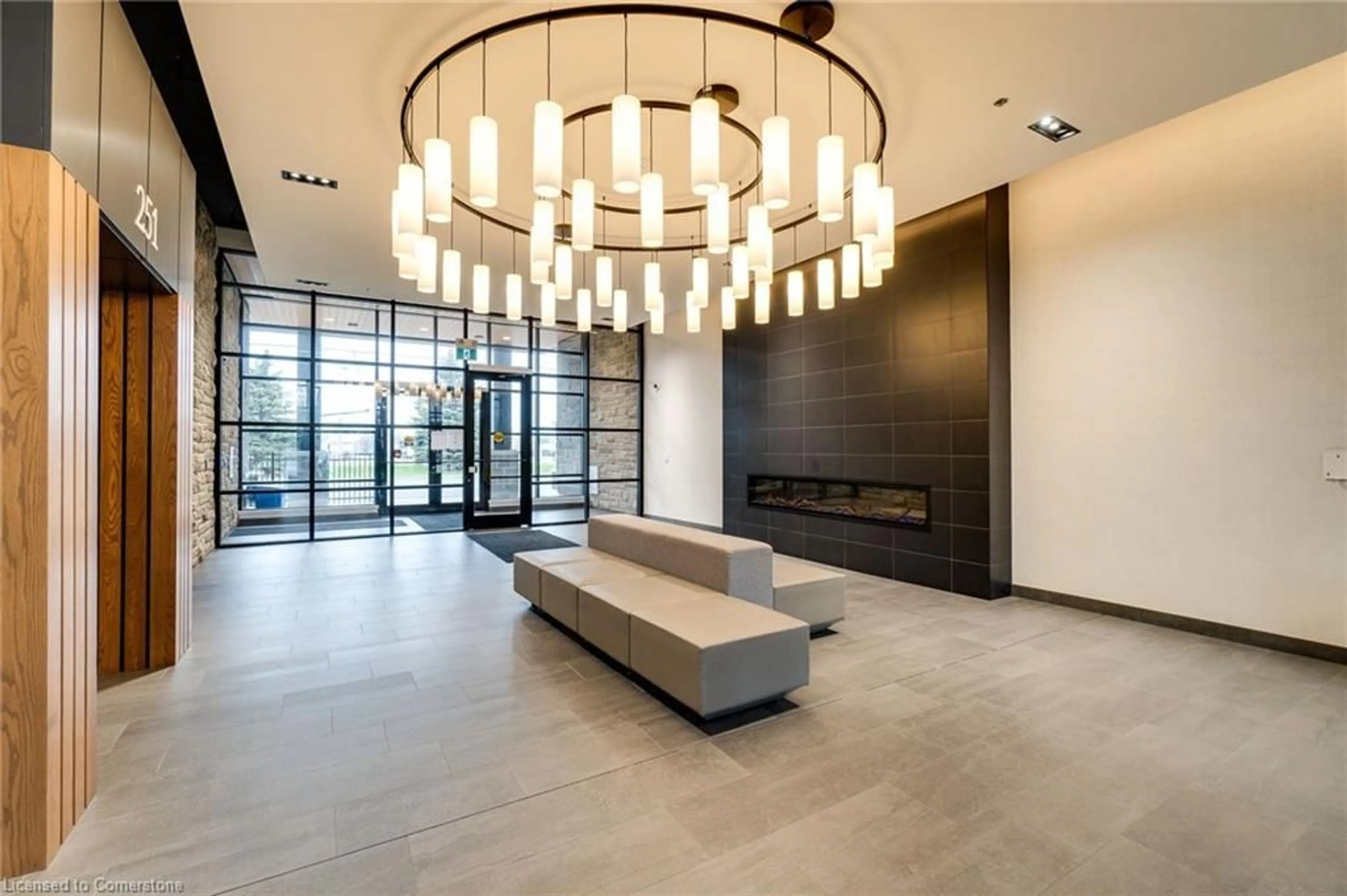 Indoor foyer for 255 Northfield Dr #202, Waterloo Ontario N2J 4G8